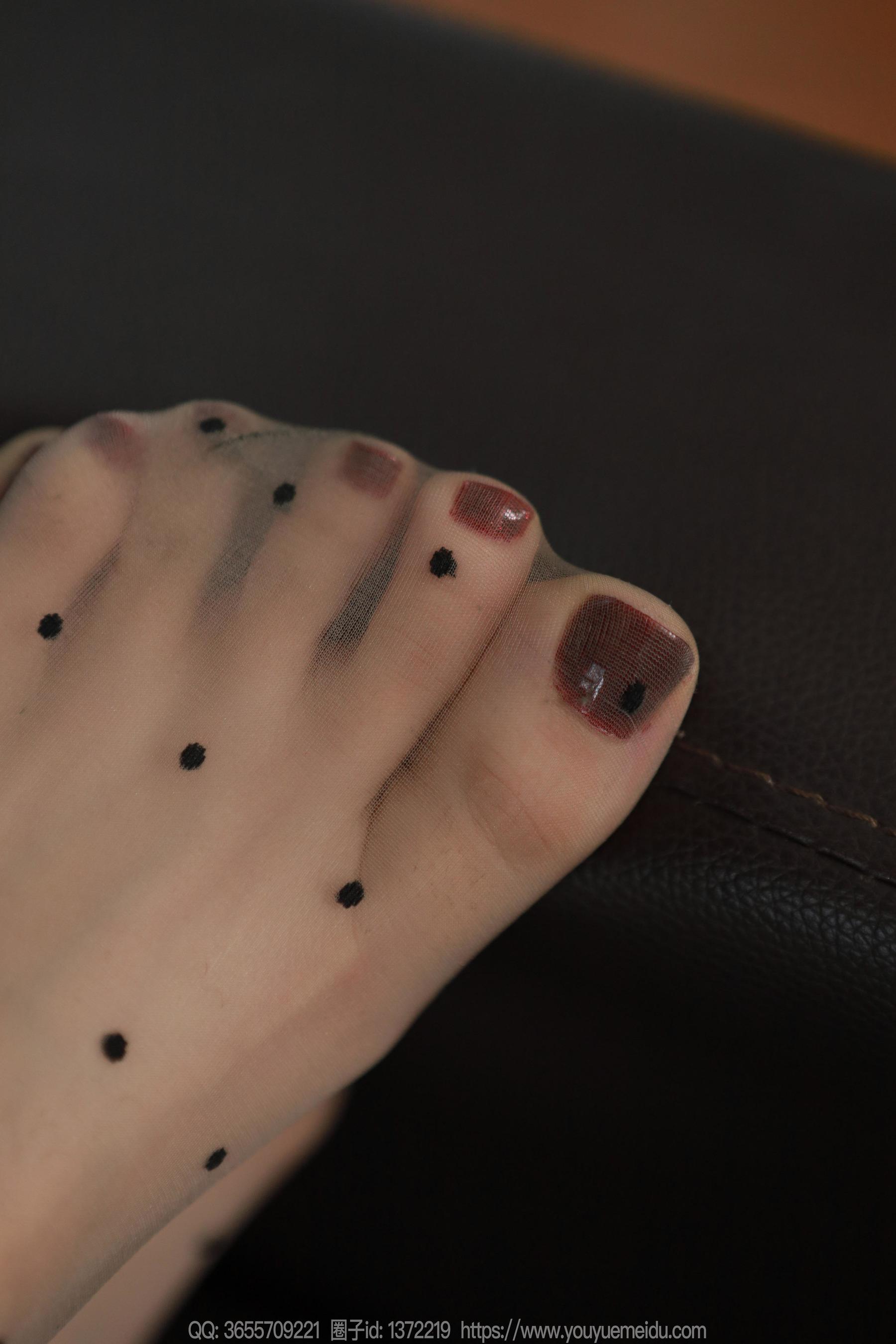 IESS异思趣向 - 模特： 团团 《灰色波点（下）》/(91P)