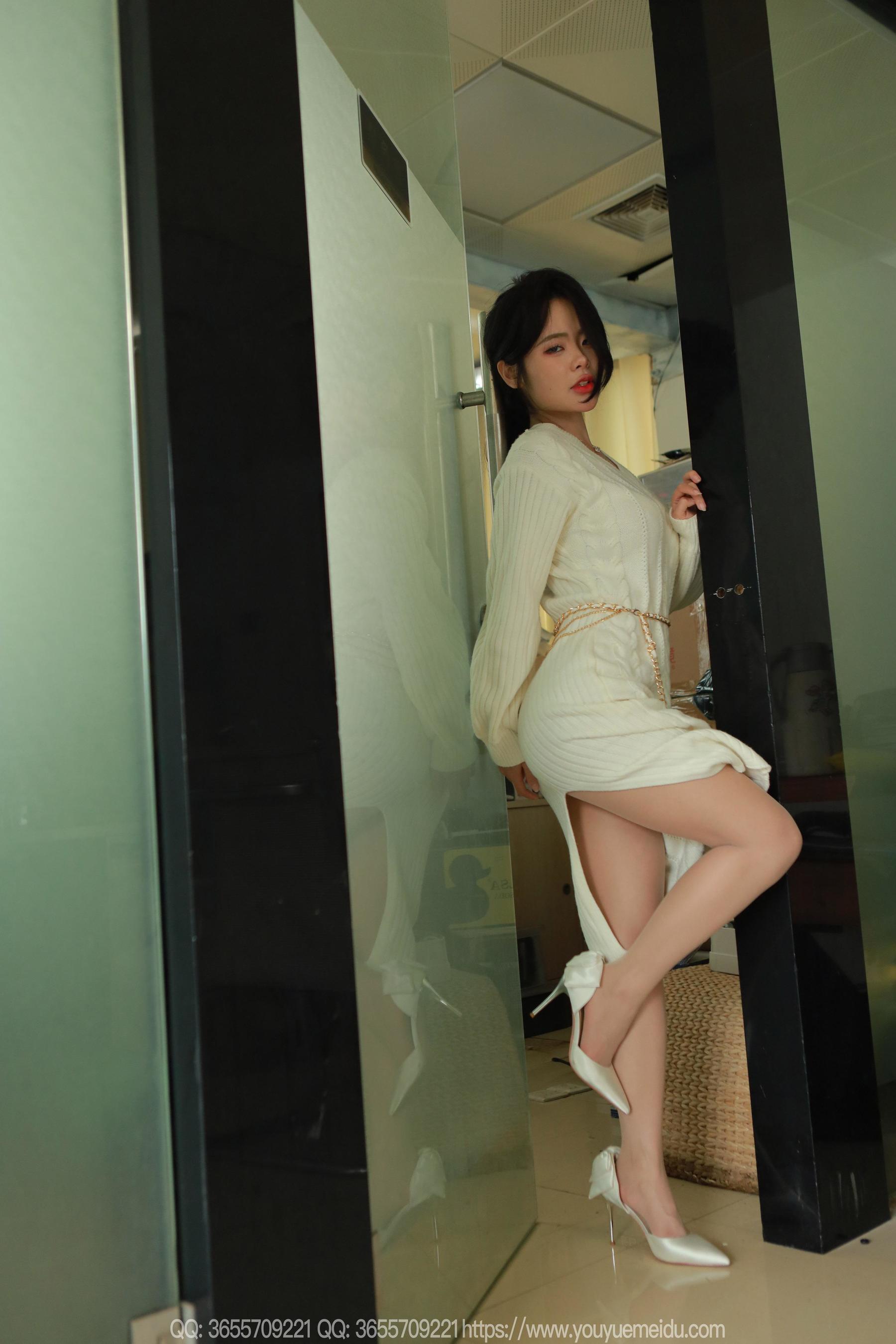 IESS异思趣向 - 模特： 兔兔 《高开衩包臀裙》/(88P)