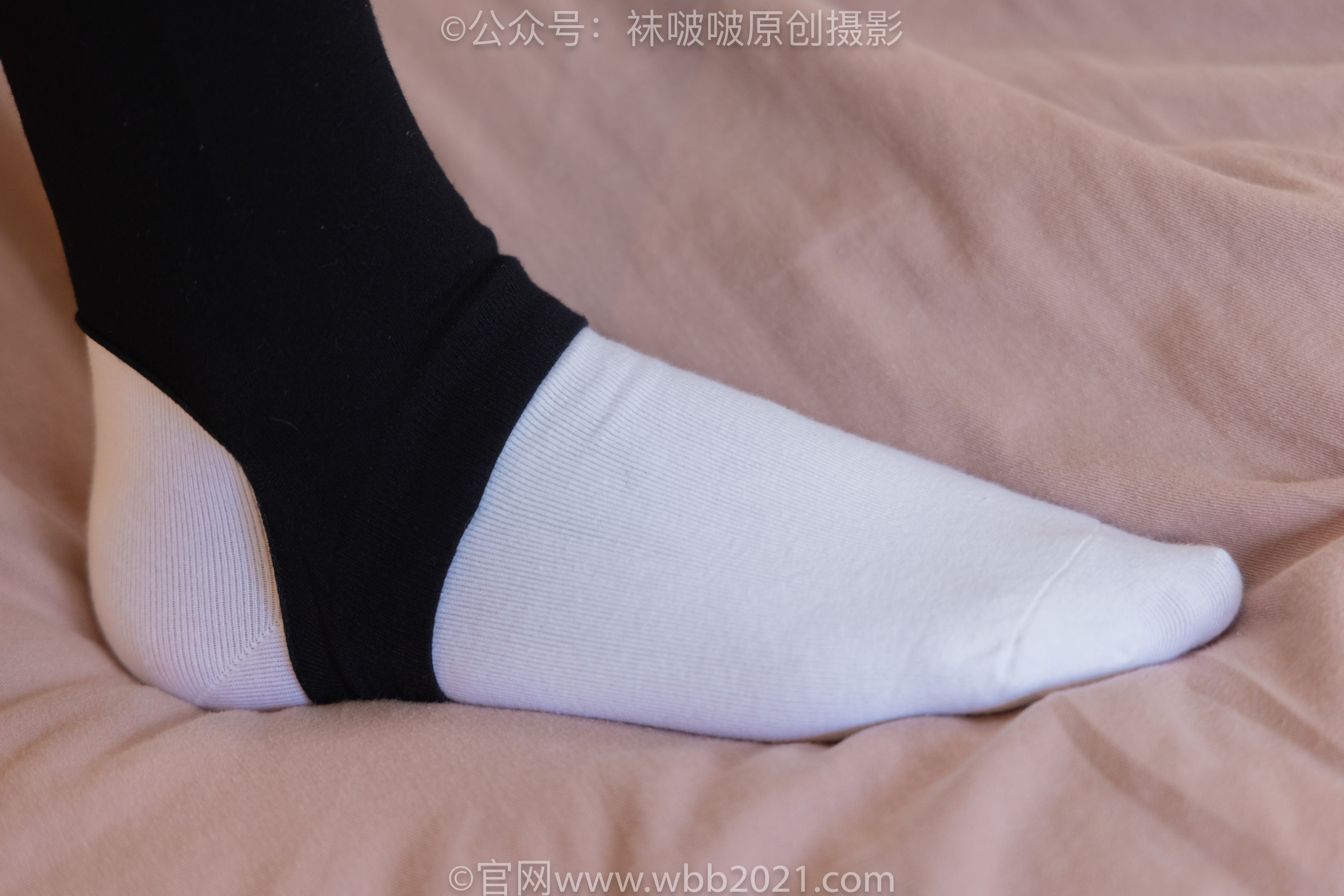 BoBoSocks袜啵啵 No.516 小甜豆 - 板鞋、厚黑色踩脚裤袜、白棉袜/(145P)