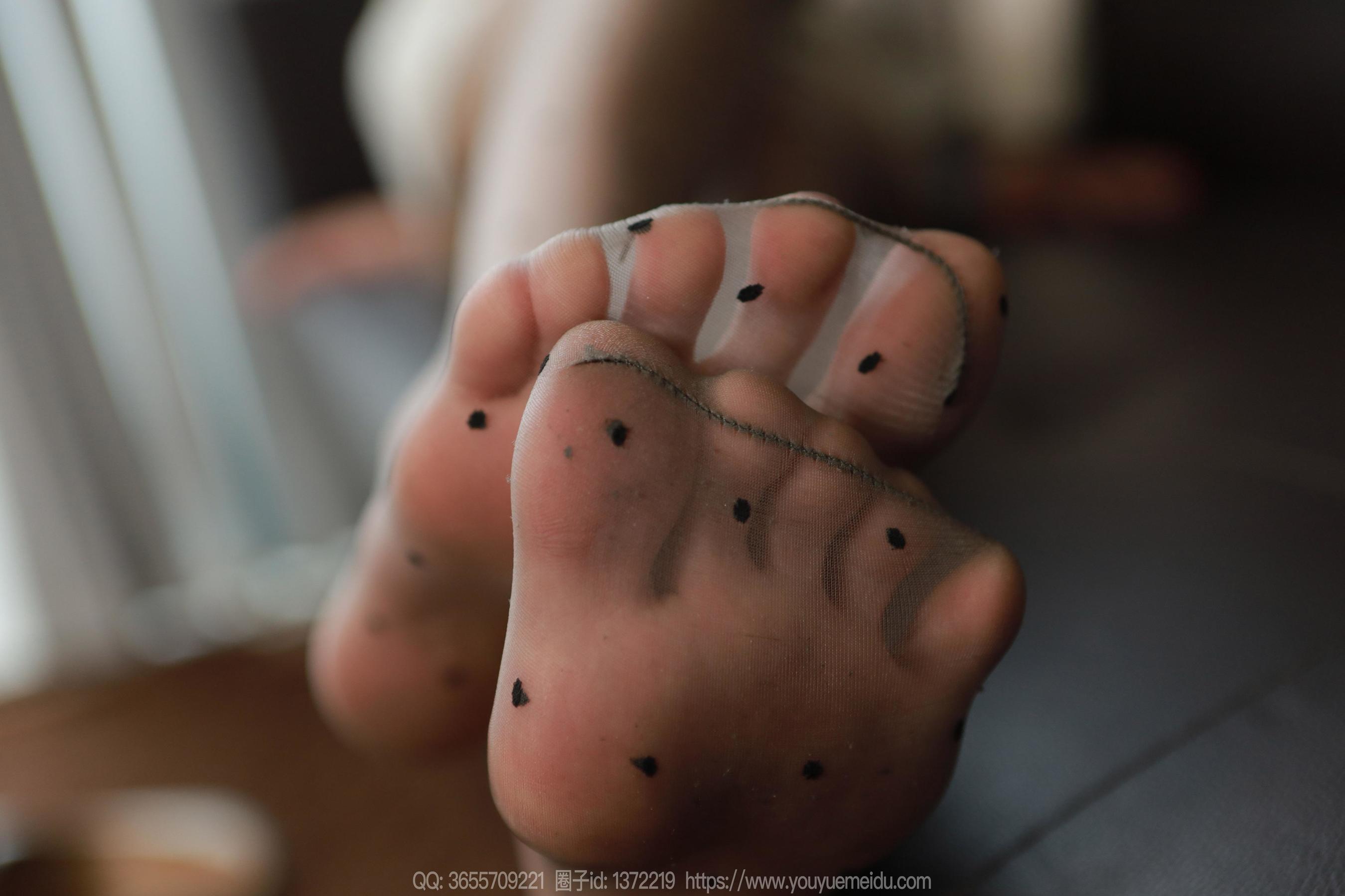 IESS异思趣向 - 模特： 团团 《灰色波点（上）》/(91P)