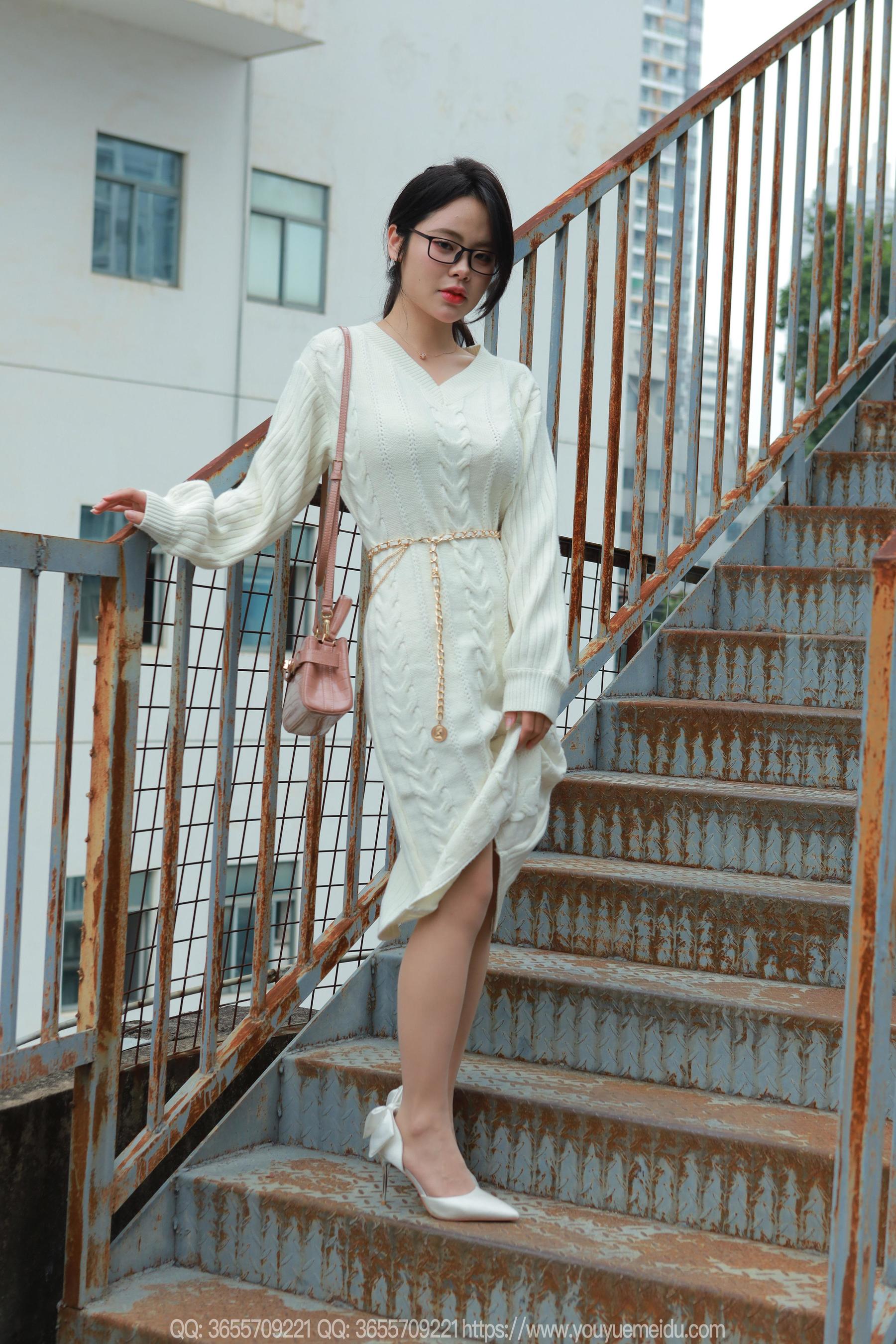 IESS异思趣向 - 模特： 兔兔 《高开衩包臀裙》/(88P)