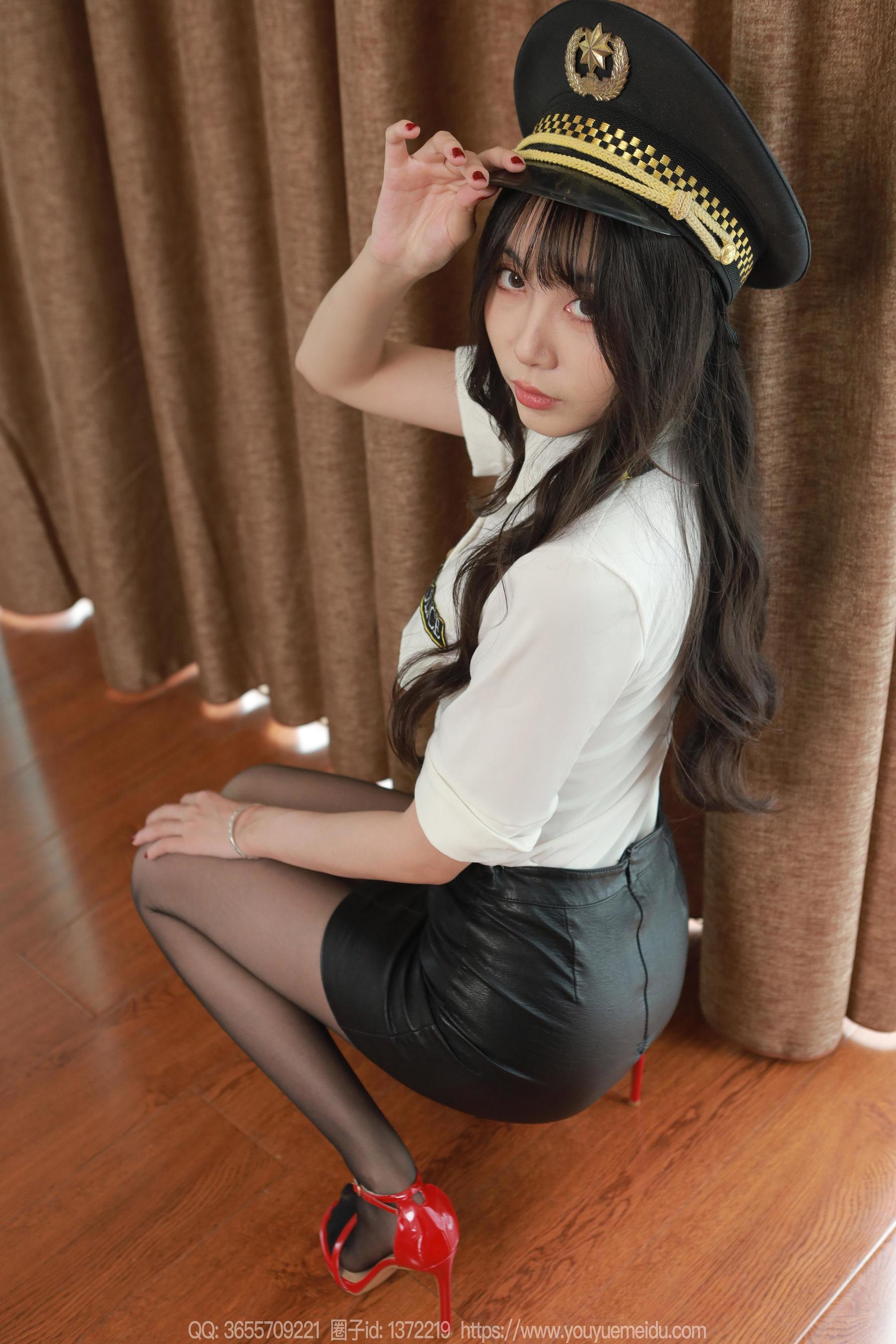 IESS异思趣向 - 模特： 团团 《长腿女sir（上）》/(99P)