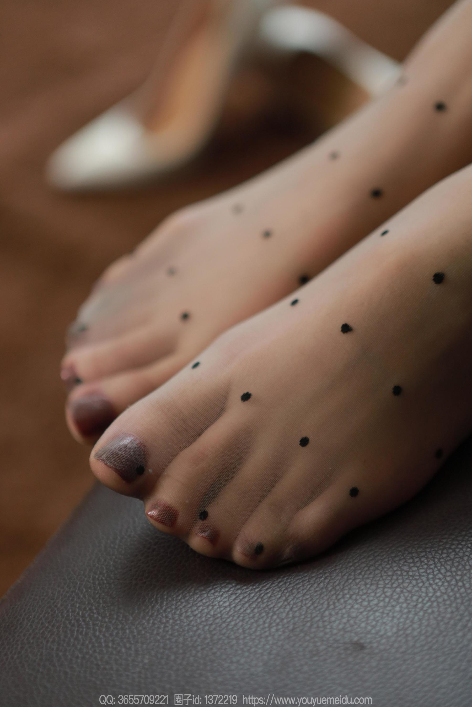 IESS异思趣向 - 模特： 团团 《灰色波点（上）》/(91P)