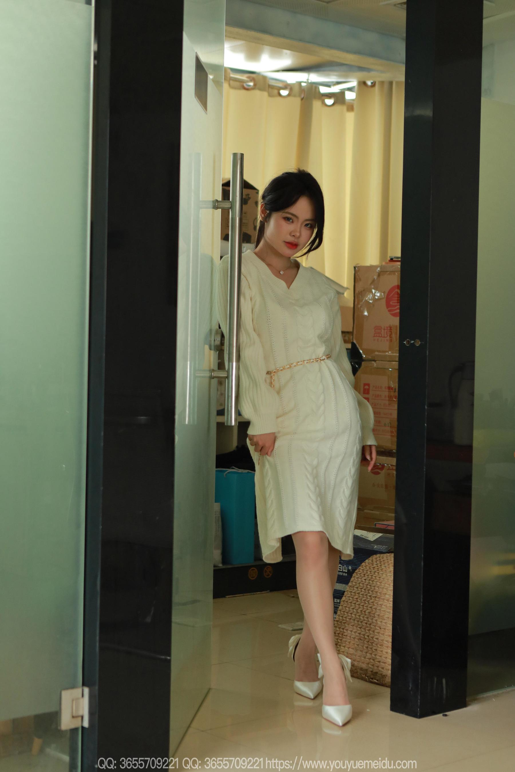 IESS异思趣向 - 模特： 兔兔 《高开衩包臀裙》/(88P)