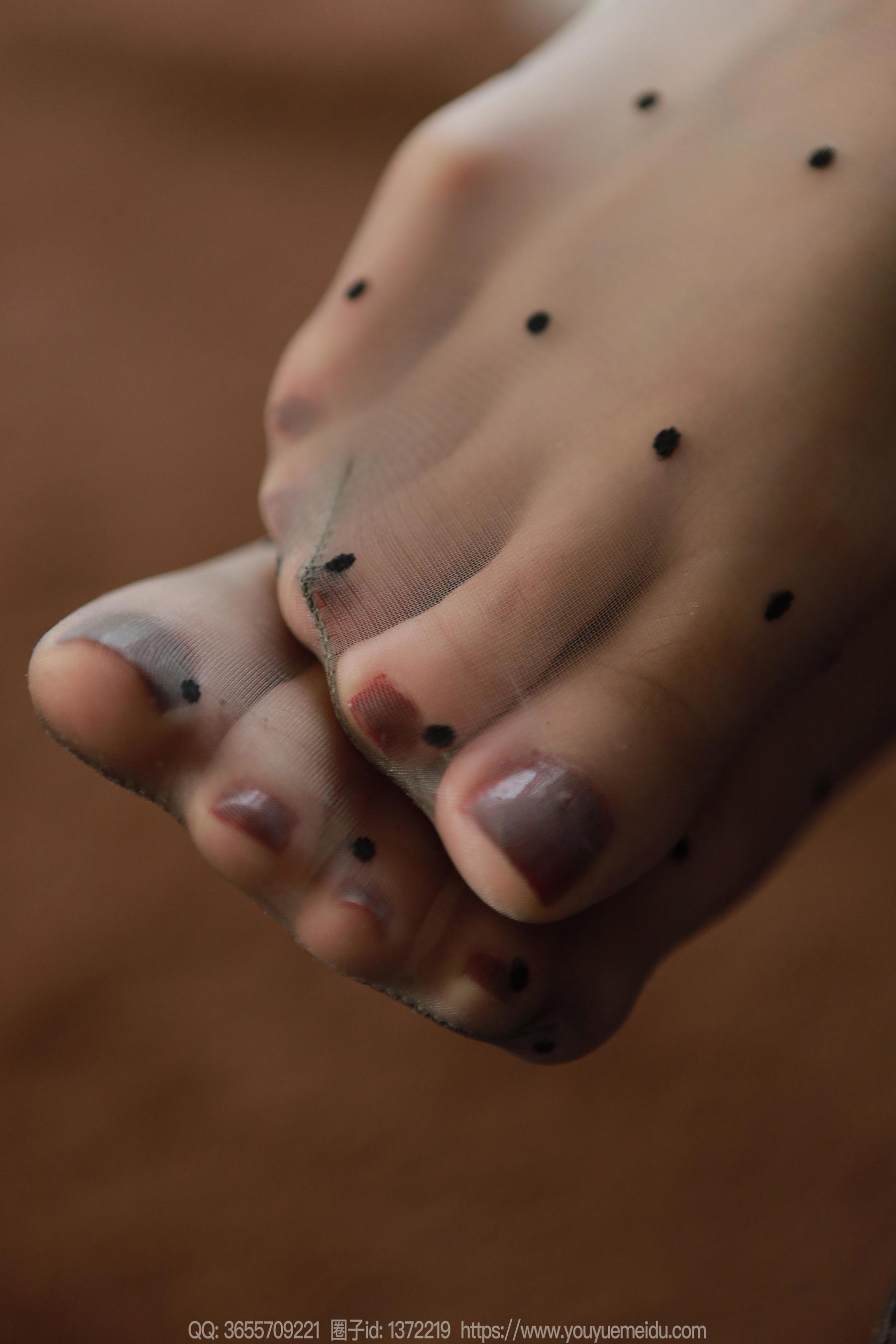 IESS异思趣向 - 模特： 团团 《灰色波点（上）》/(91P)