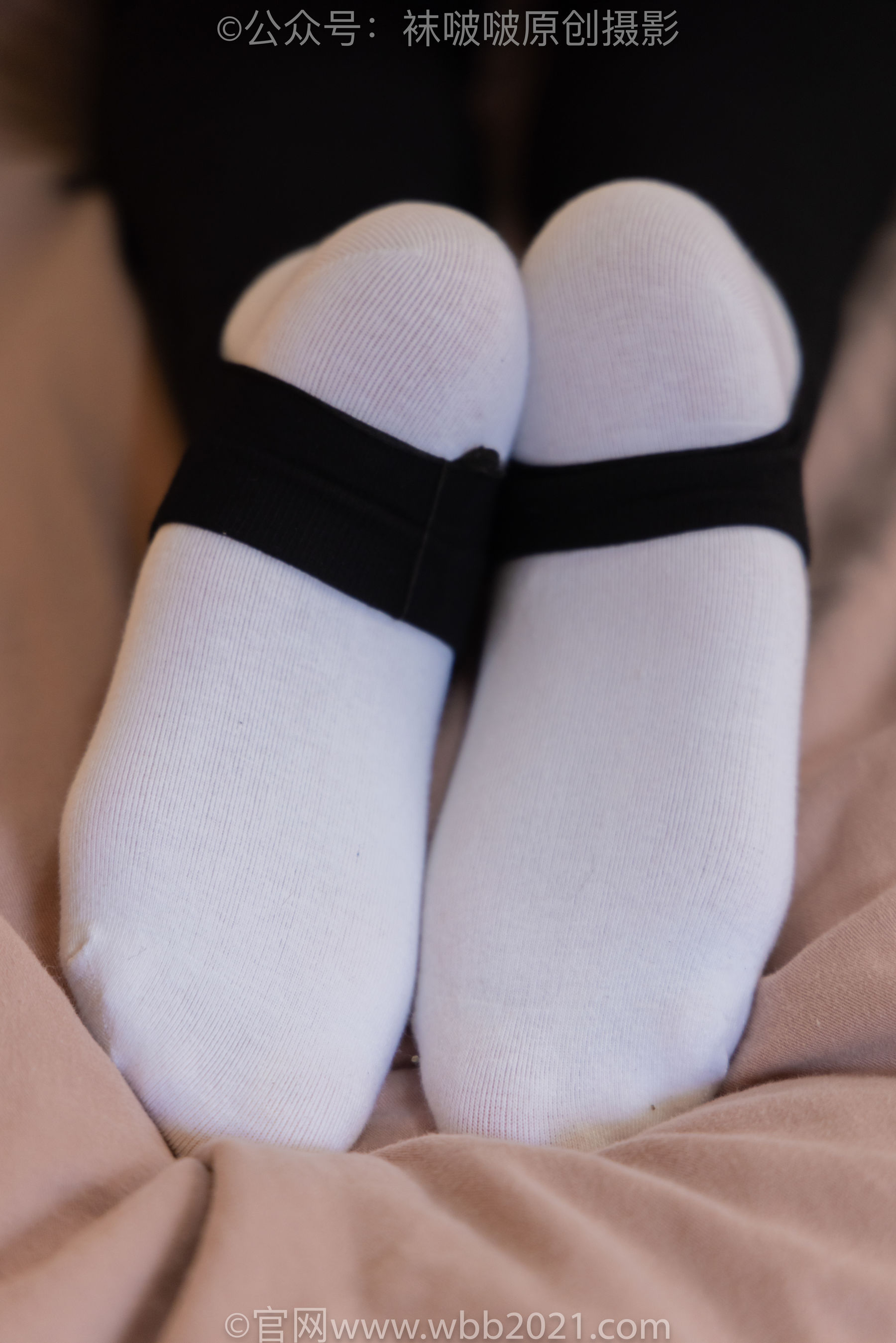 BoBoSocks袜啵啵 No.516 小甜豆 - 板鞋、厚黑色踩脚裤袜、白棉袜/(145P)