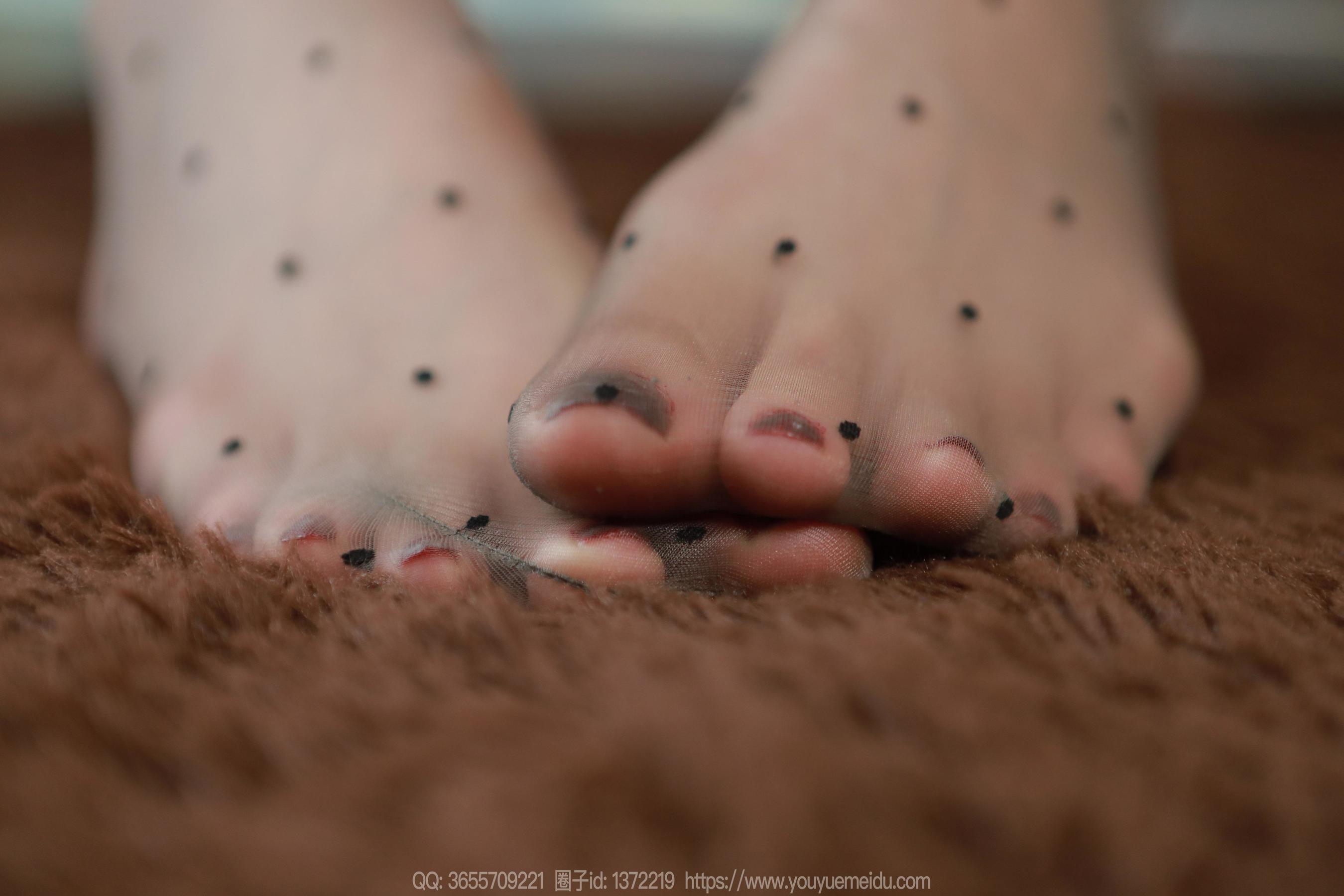 IESS异思趣向 - 模特： 团团 《灰色波点（上）》/(91P)