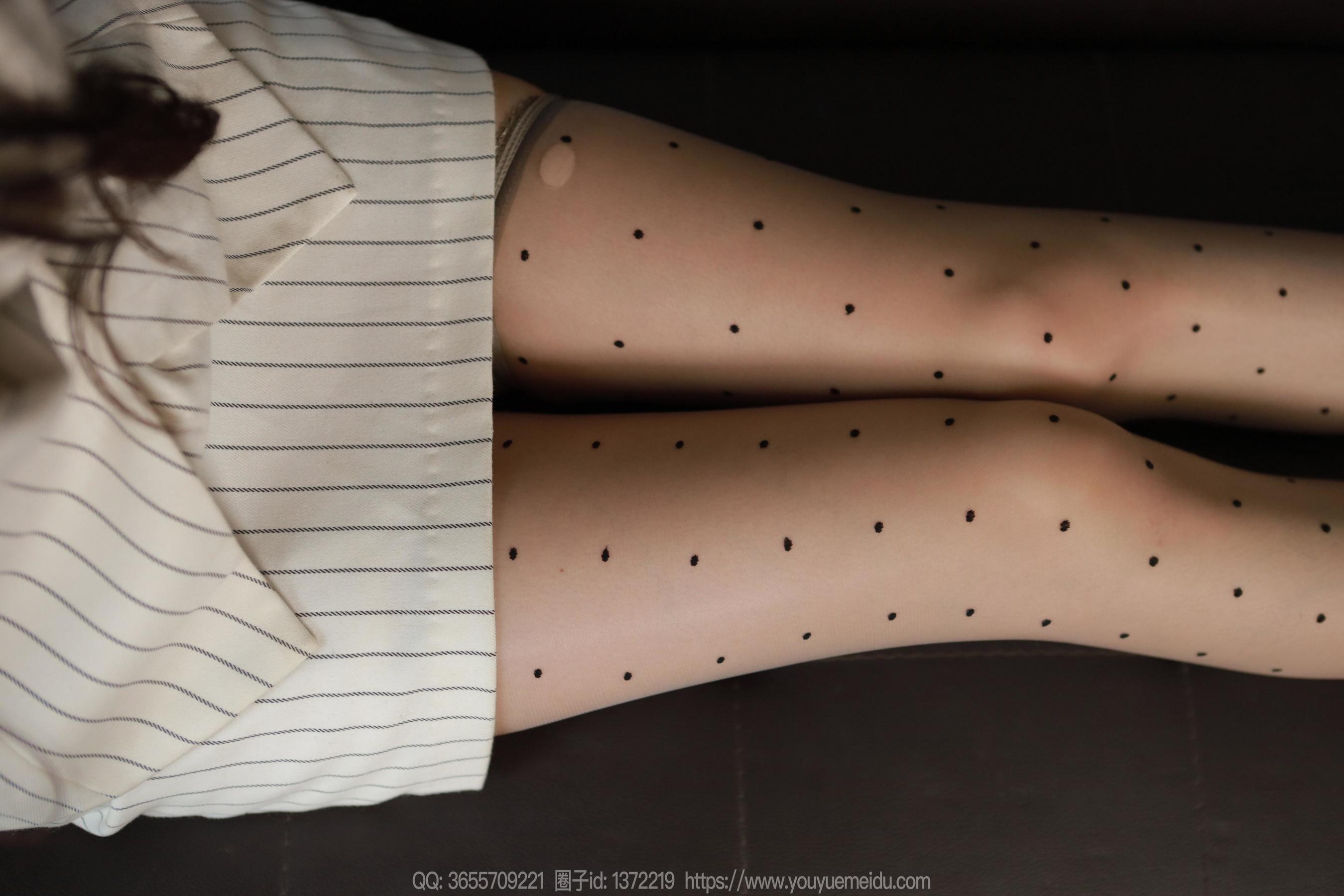 IESS异思趣向 - 模特： 团团 《灰色波点（下）》/(91P)