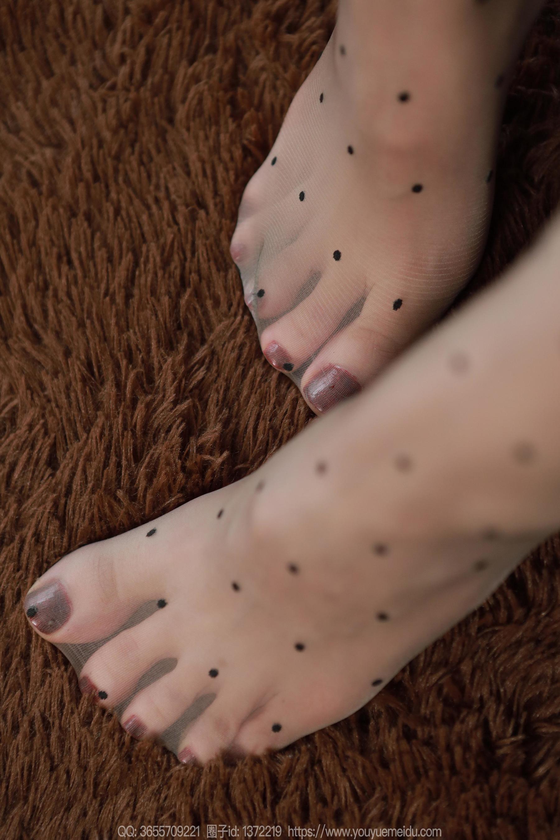 IESS异思趣向 - 模特： 团团 《灰色波点（上）》/(91P)