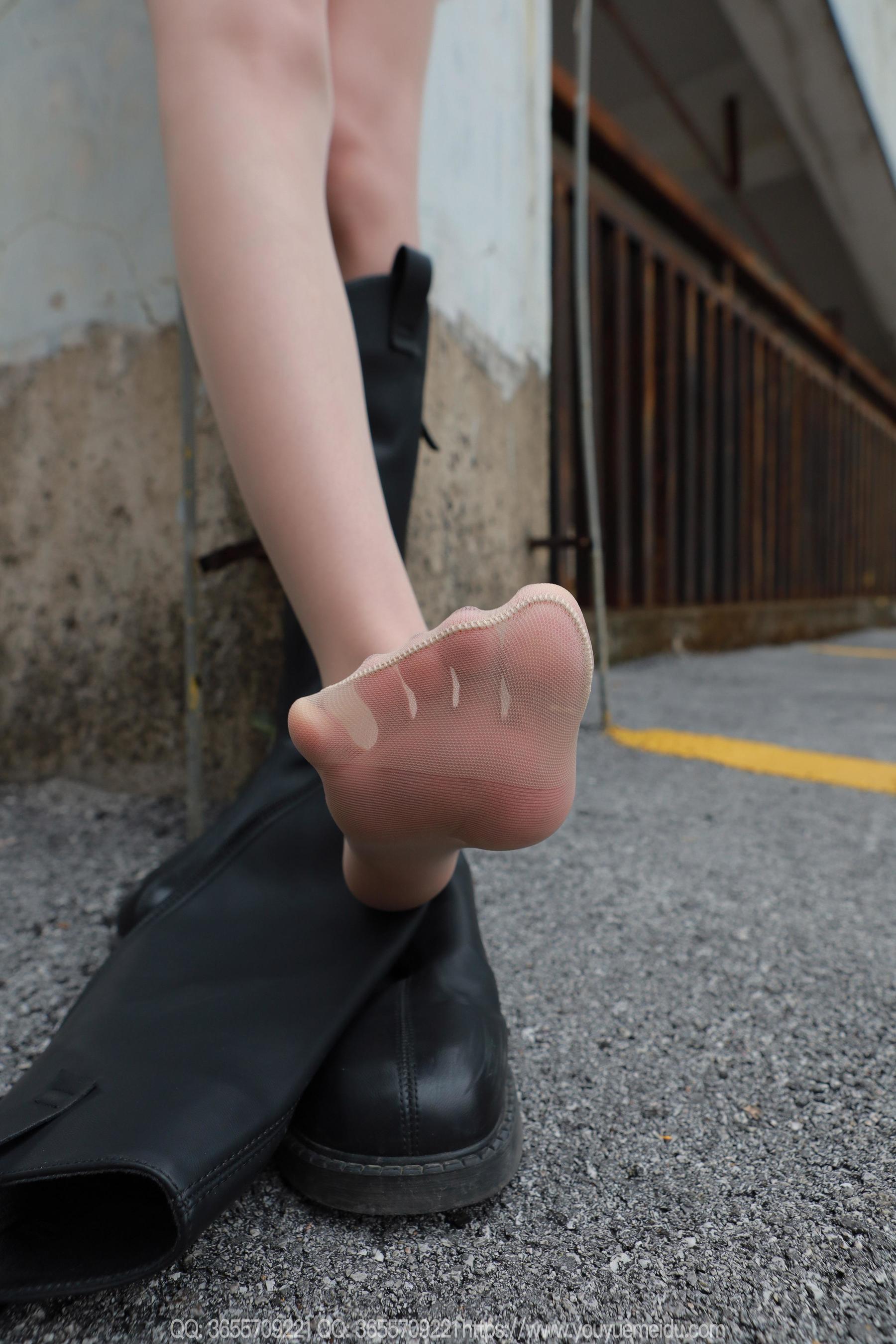 IESS异思趣向 - 模特： 团团 《长靴包臀裙（下）》/(82P)