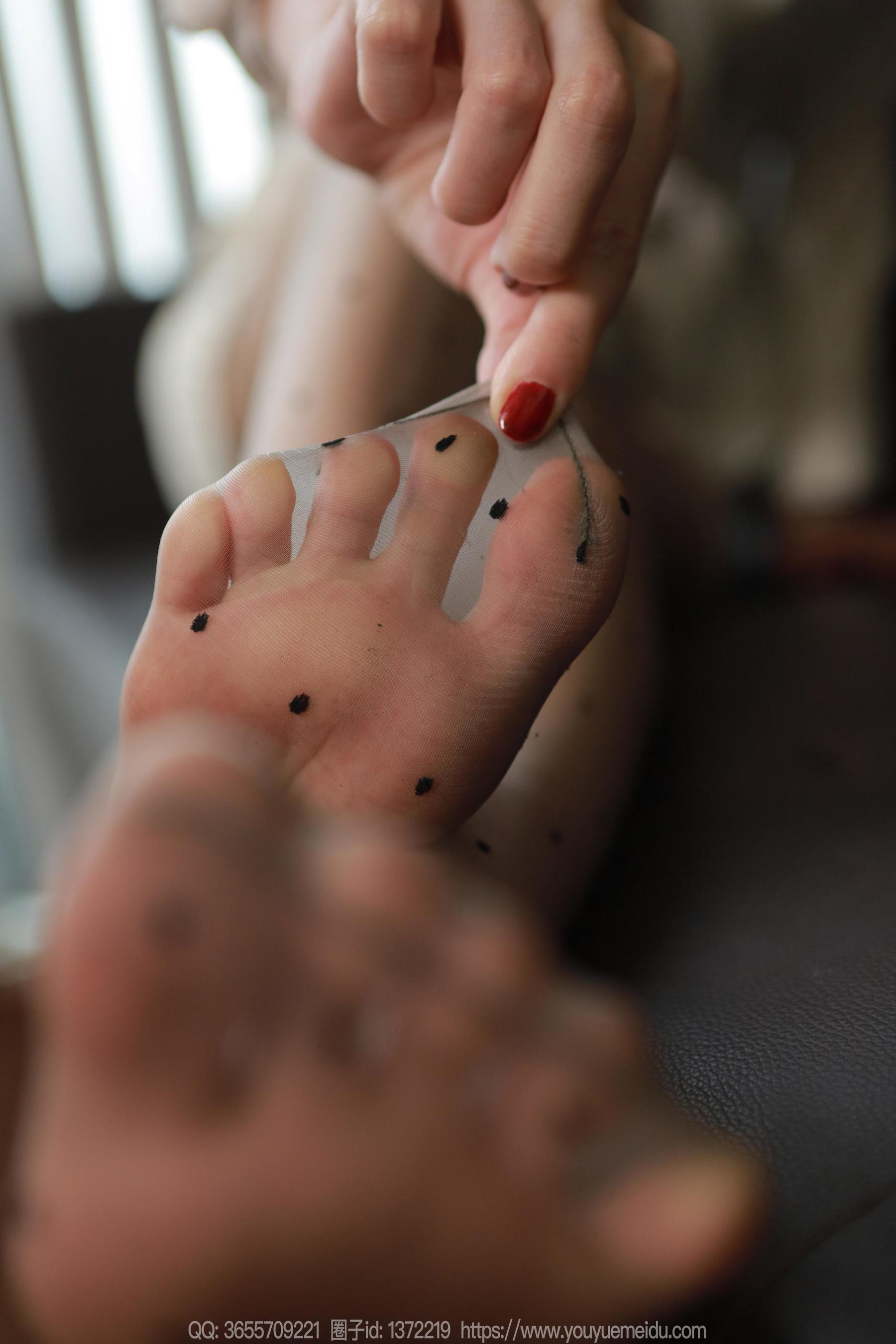 IESS异思趣向 - 模特： 团团 《灰色波点（上）》/(91P)