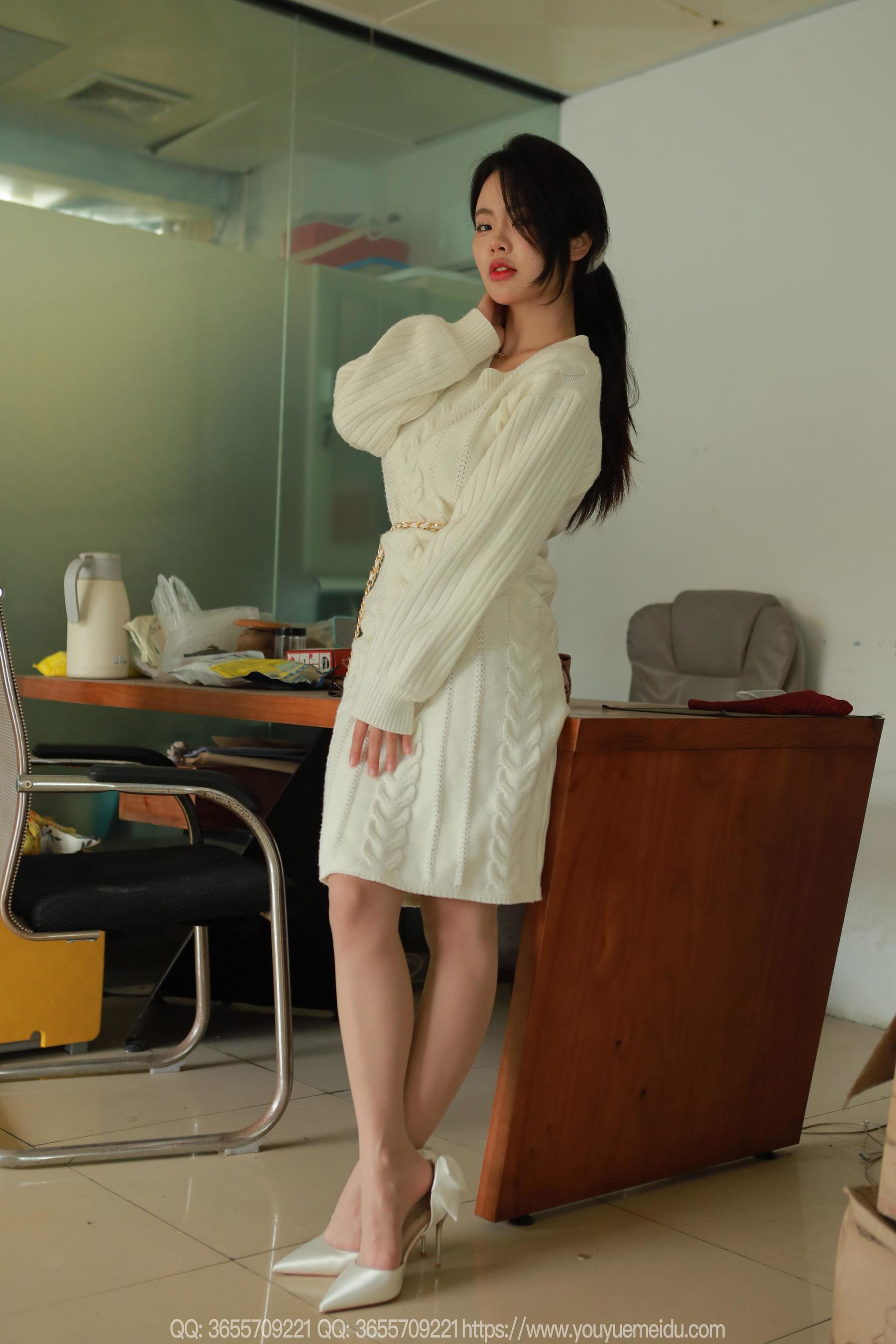 IESS异思趣向 - 模特： 兔兔 《高开衩包臀裙》/(88P)