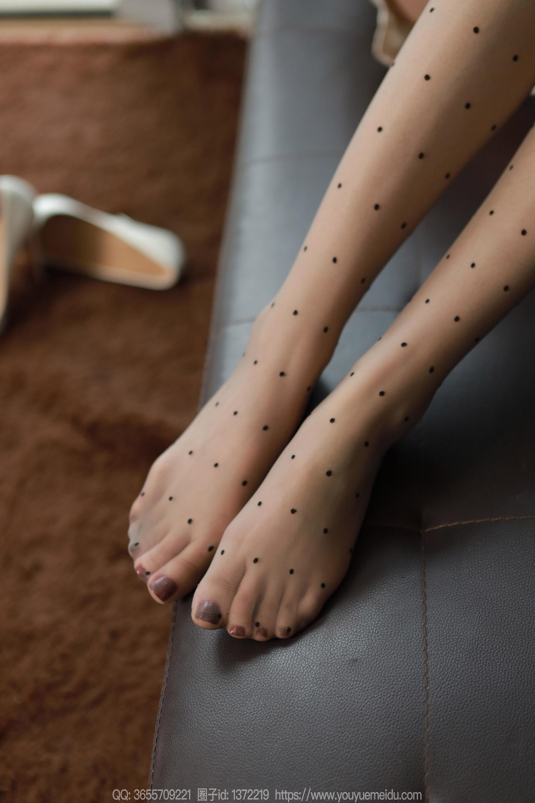 IESS异思趣向 - 模特： 团团 《灰色波点（上）》/(91P)