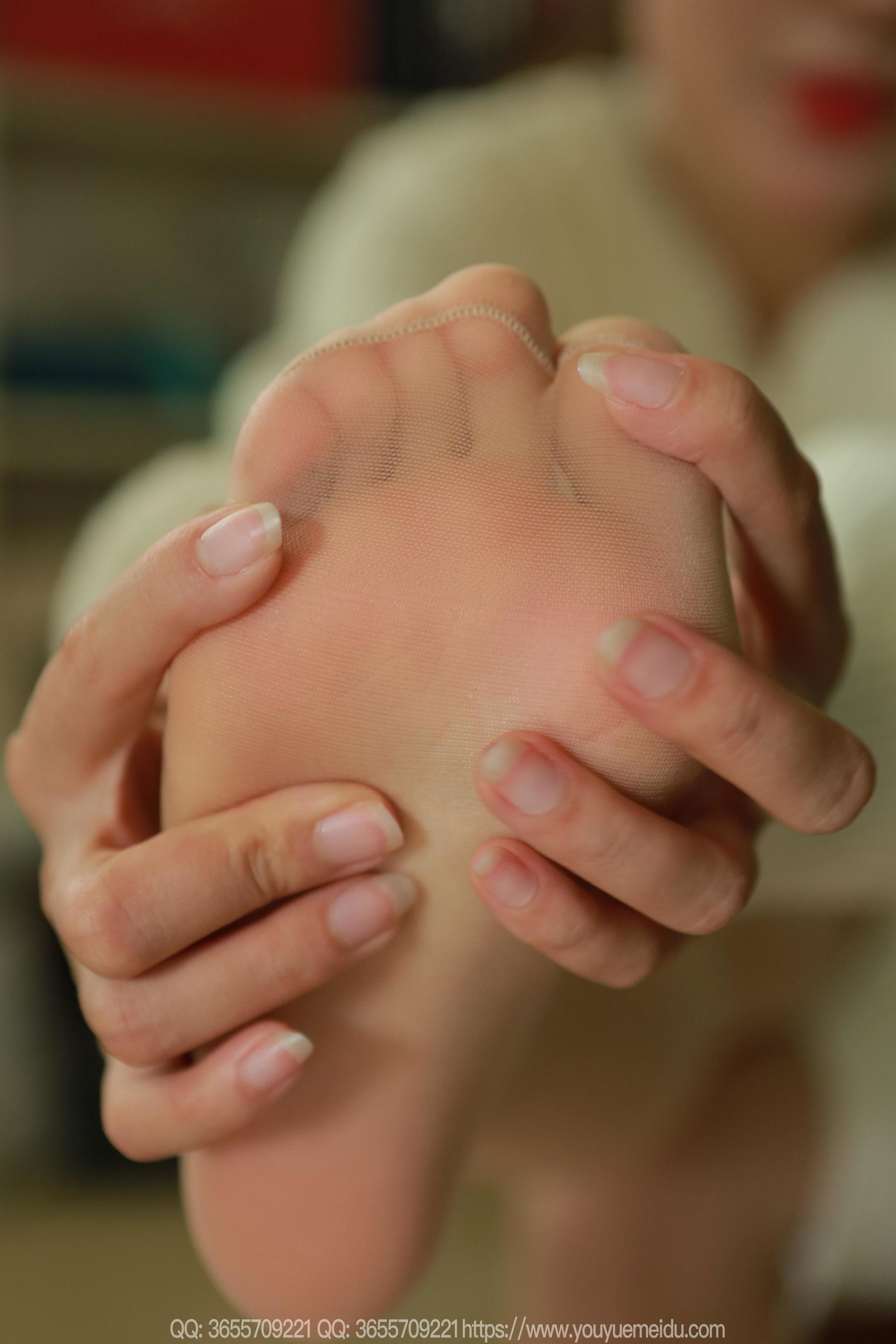 IESS异思趣向 - 模特： 兔兔 《高开衩包臀裙》/(88P)