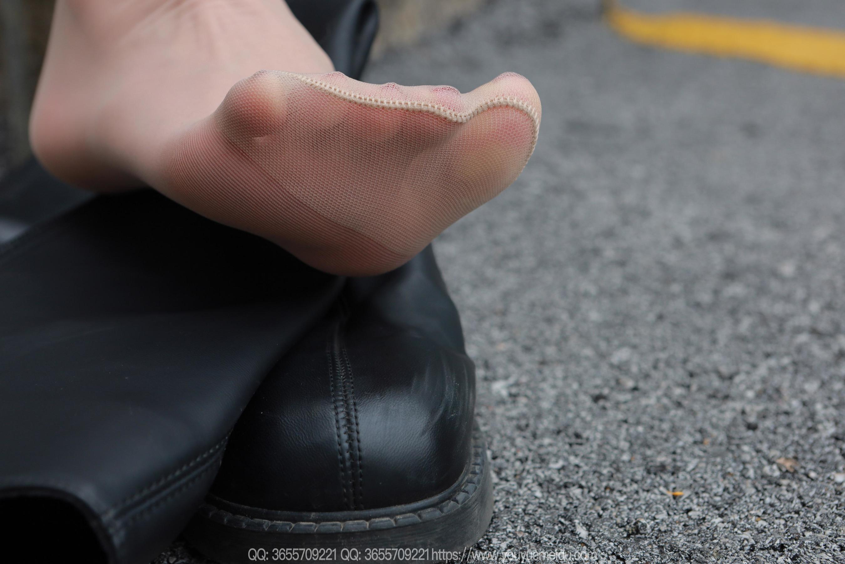 IESS异思趣向 - 模特： 团团 《长靴包臀裙（下）》/(82P)