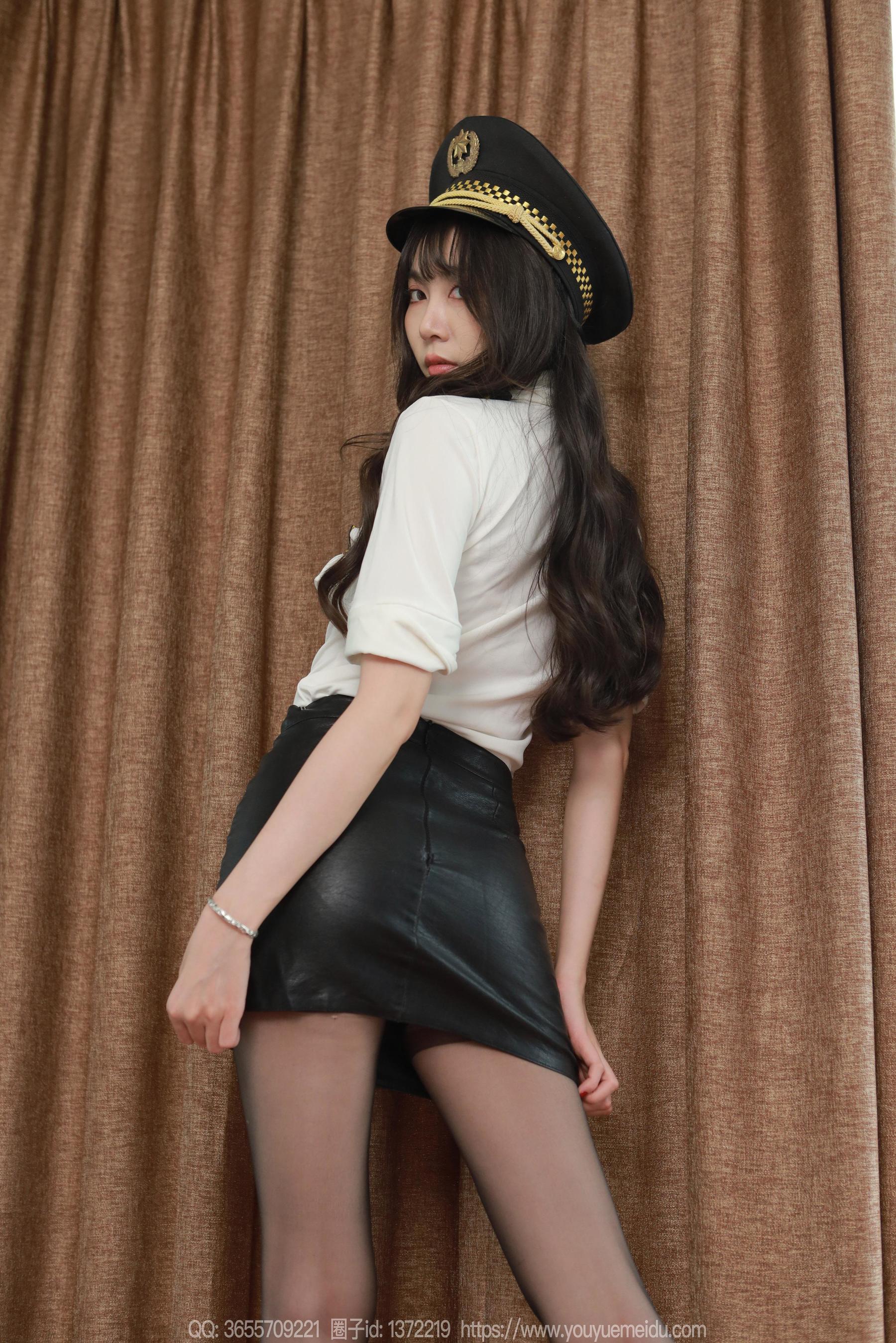 IESS异思趣向 - 模特： 团团 《长腿女sir（上）》/(99P)