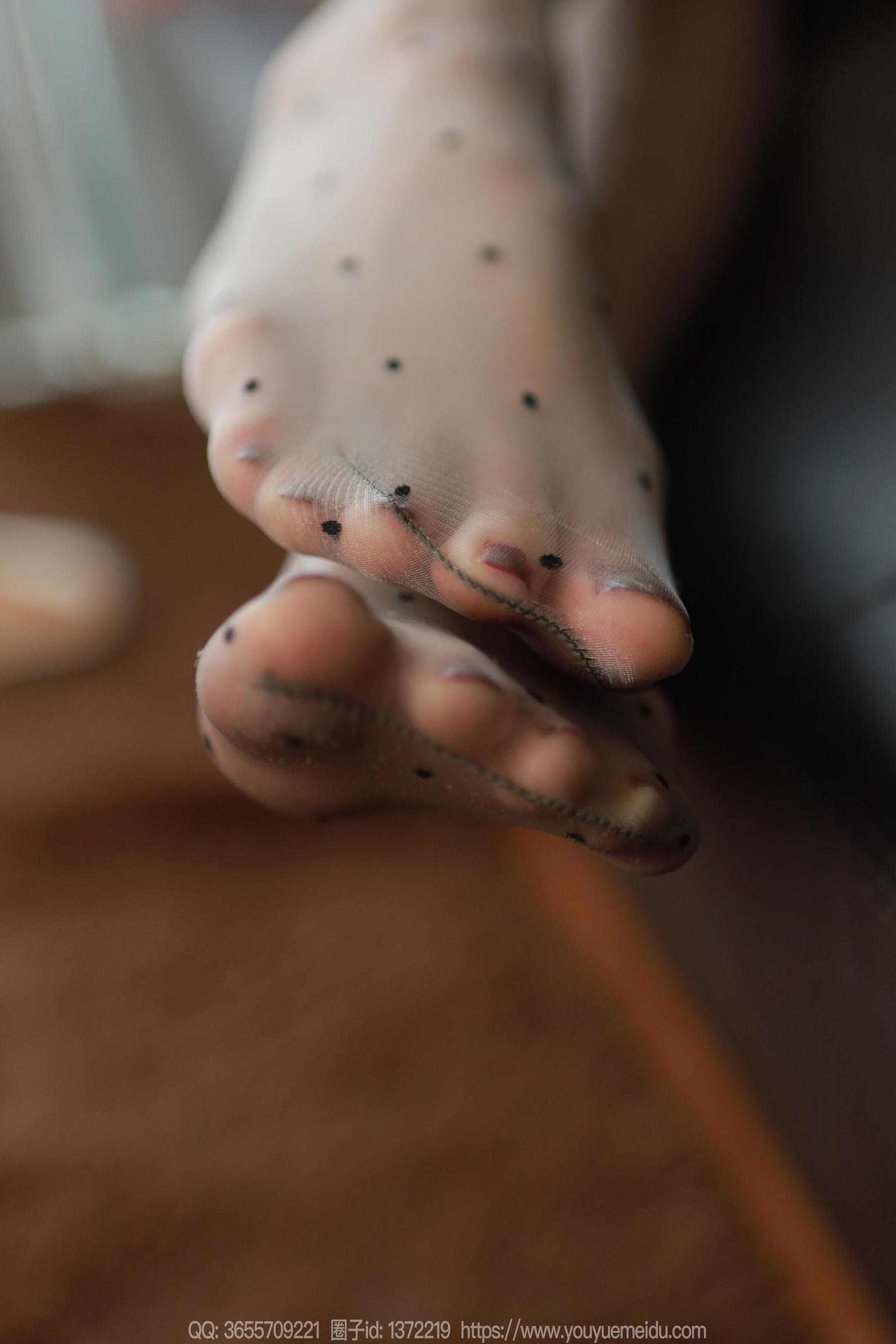 IESS异思趣向 - 模特： 团团 《灰色波点（上）》/(91P)