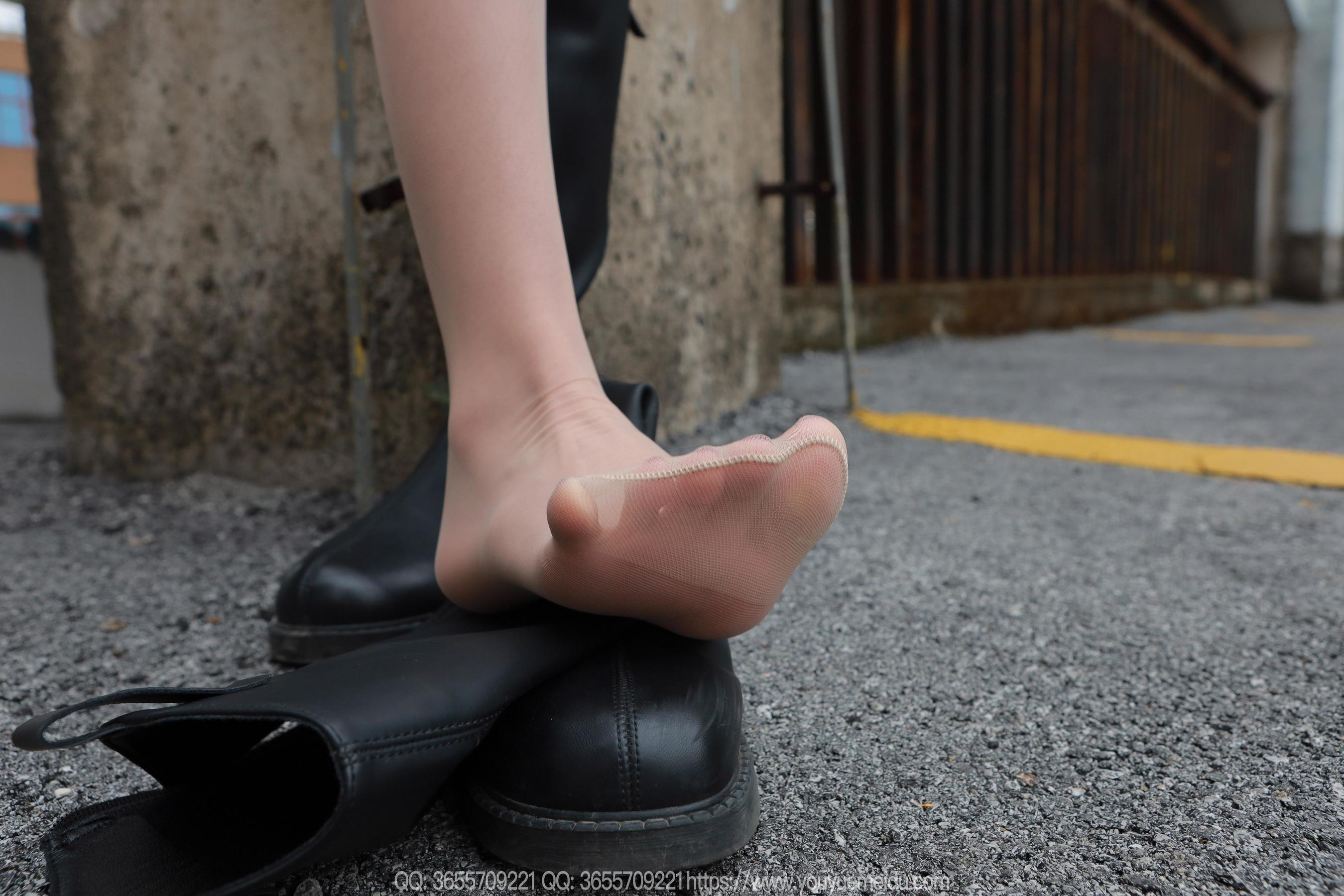 IESS异思趣向 - 模特： 团团 《长靴包臀裙（下）》/(82P)