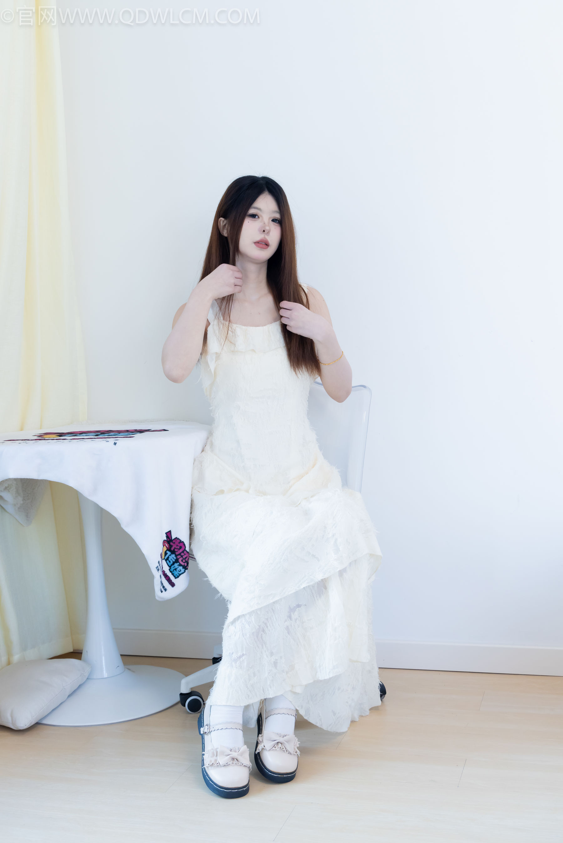 物恋传媒 No.2281 曲奇 - 皮鞋、白棉袜、裸足/(157P)