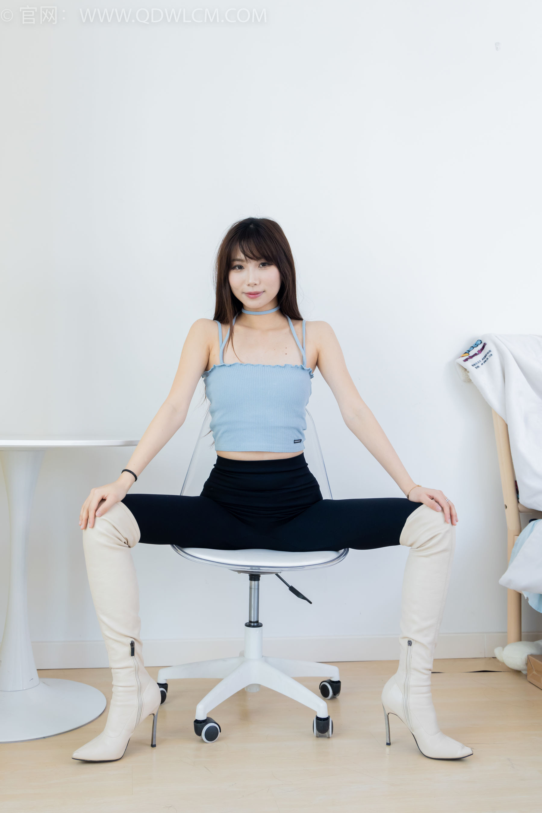 物恋传媒 No.2283 泡泡 - 高跟长靴、卡通白棉袜、裸足/(180P)