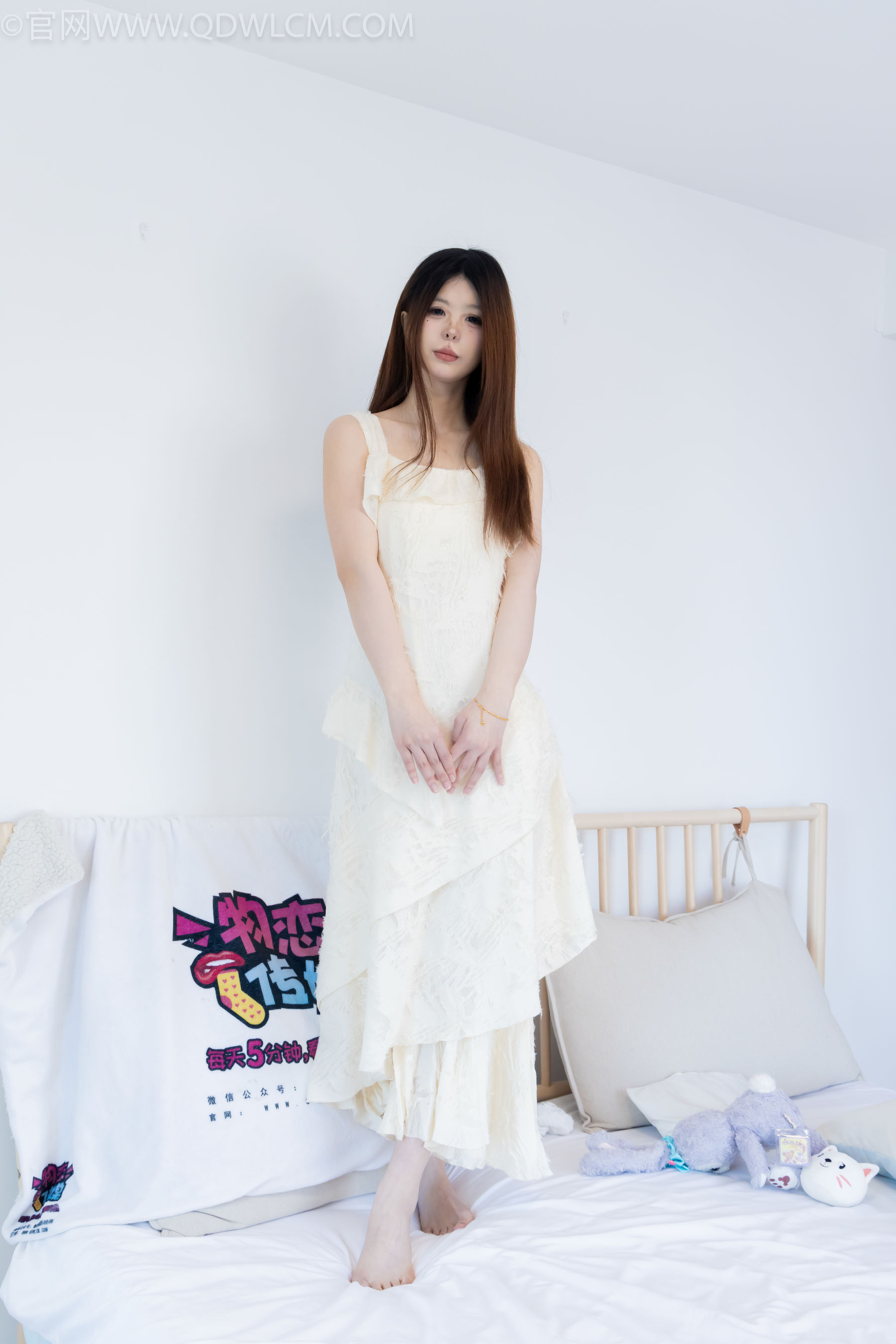 物恋传媒 No.2281 曲奇 - 皮鞋、白棉袜、裸足/(157P)