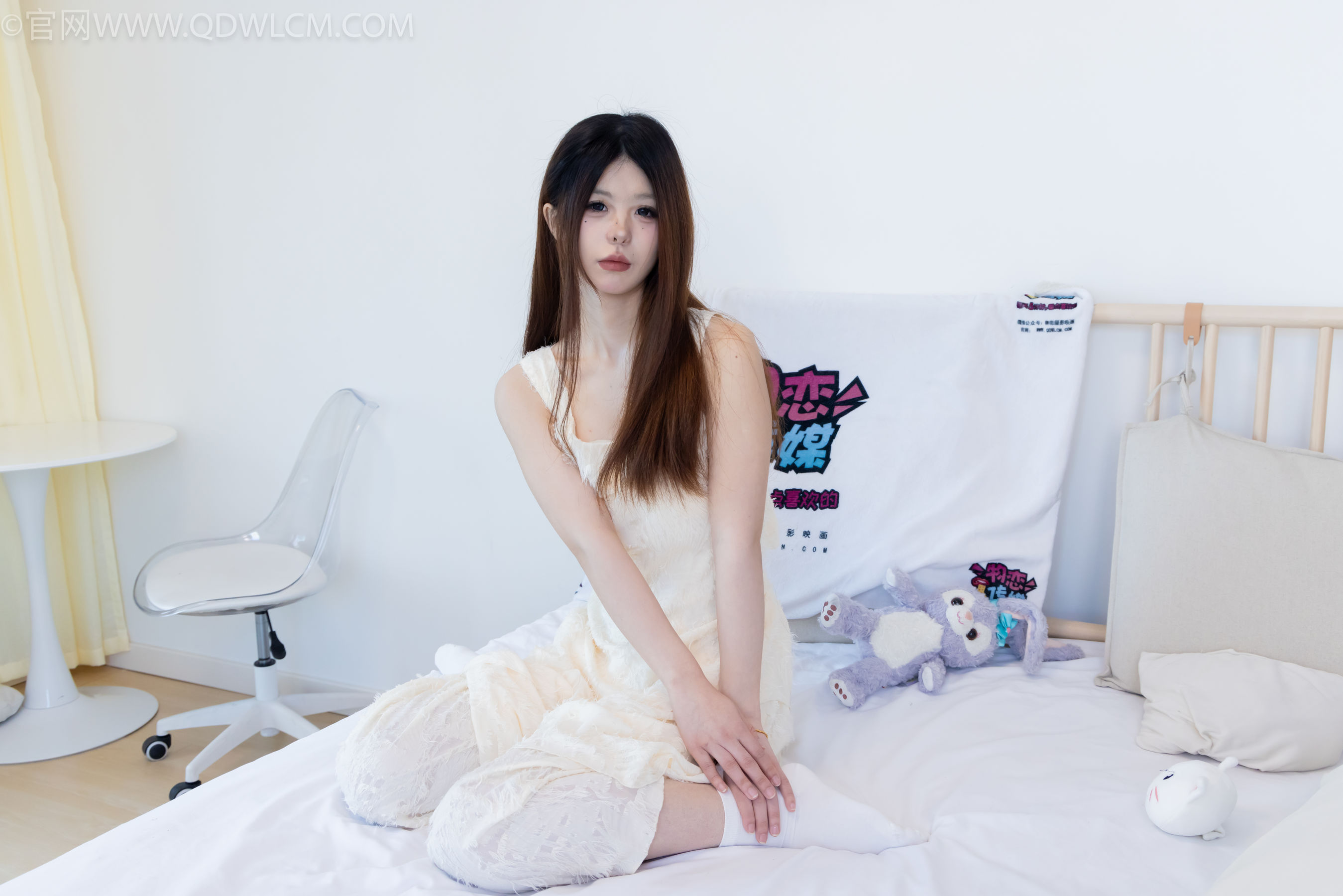 物恋传媒 No.2281 曲奇 - 皮鞋、白棉袜、裸足/(157P)