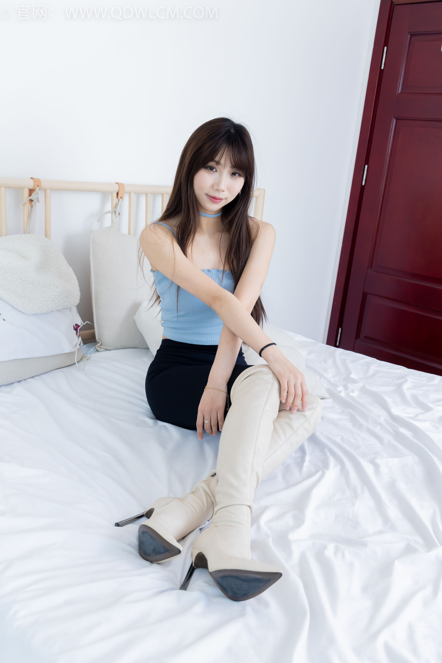 物恋传媒 No.2283 泡泡 - 高跟长靴、卡通白棉袜、裸足/(180P)