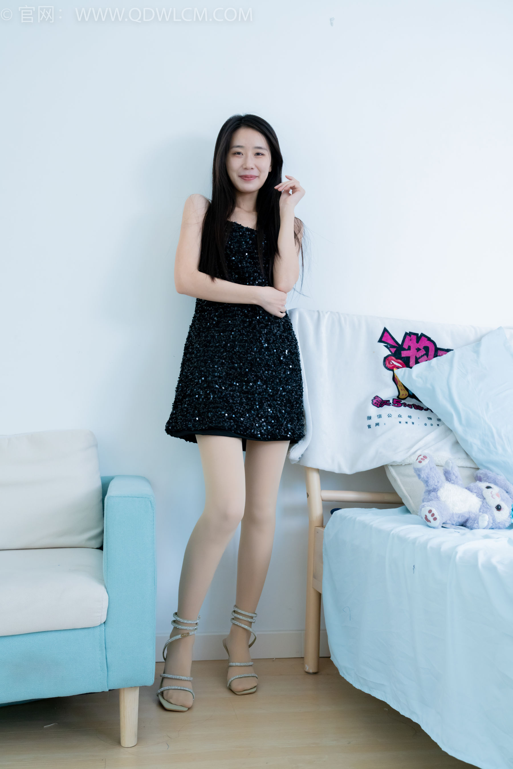 物恋传媒 No.2288 菜菜 - 高跟凉鞋、平底鞋、厚肉丝、油亮薄肉丝/(200P)