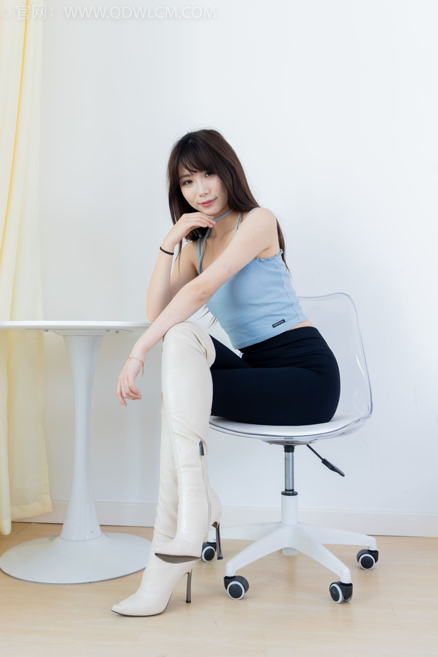 物恋传媒 No.2283 泡泡 - 高跟长靴、卡通白棉袜、裸足/(180P)