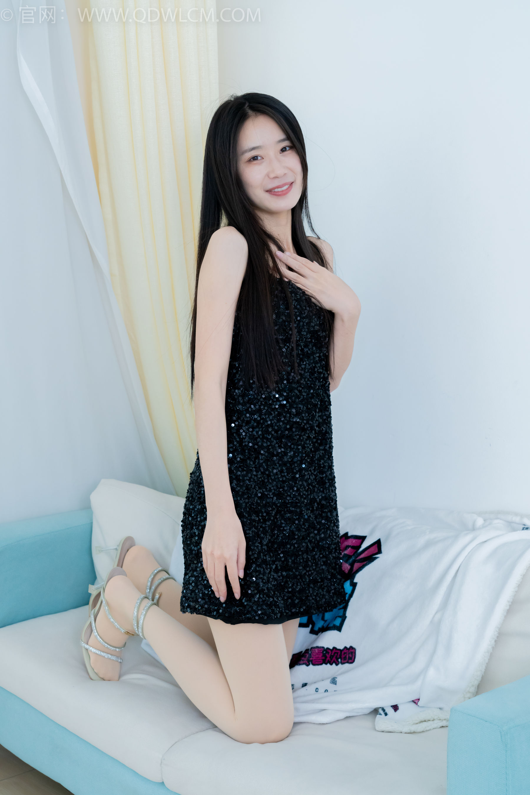 物恋传媒 No.2288 菜菜 - 高跟凉鞋、平底鞋、厚肉丝、油亮薄肉丝/(200P)