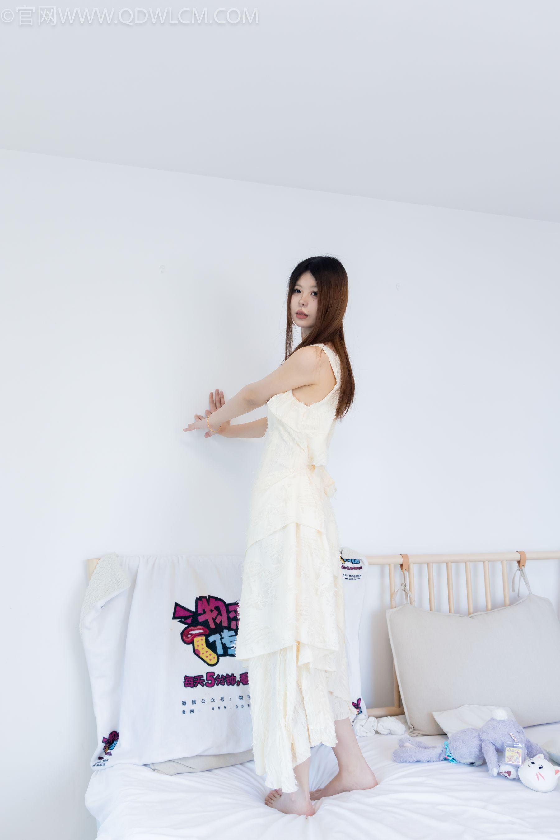 物恋传媒 No.2281 曲奇 - 皮鞋、白棉袜、裸足/(157P)