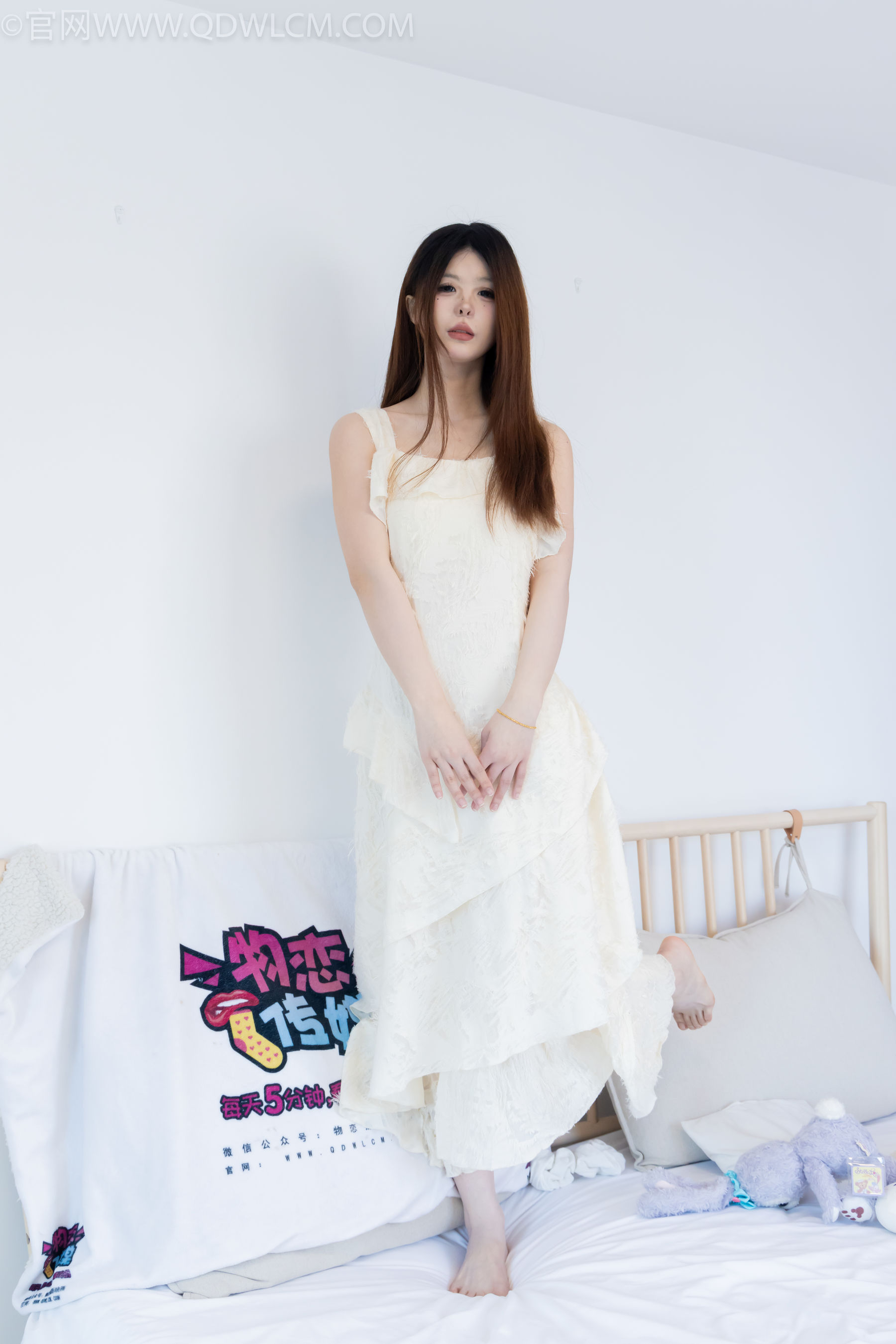 物恋传媒 No.2281 曲奇 - 皮鞋、白棉袜、裸足/(157P)