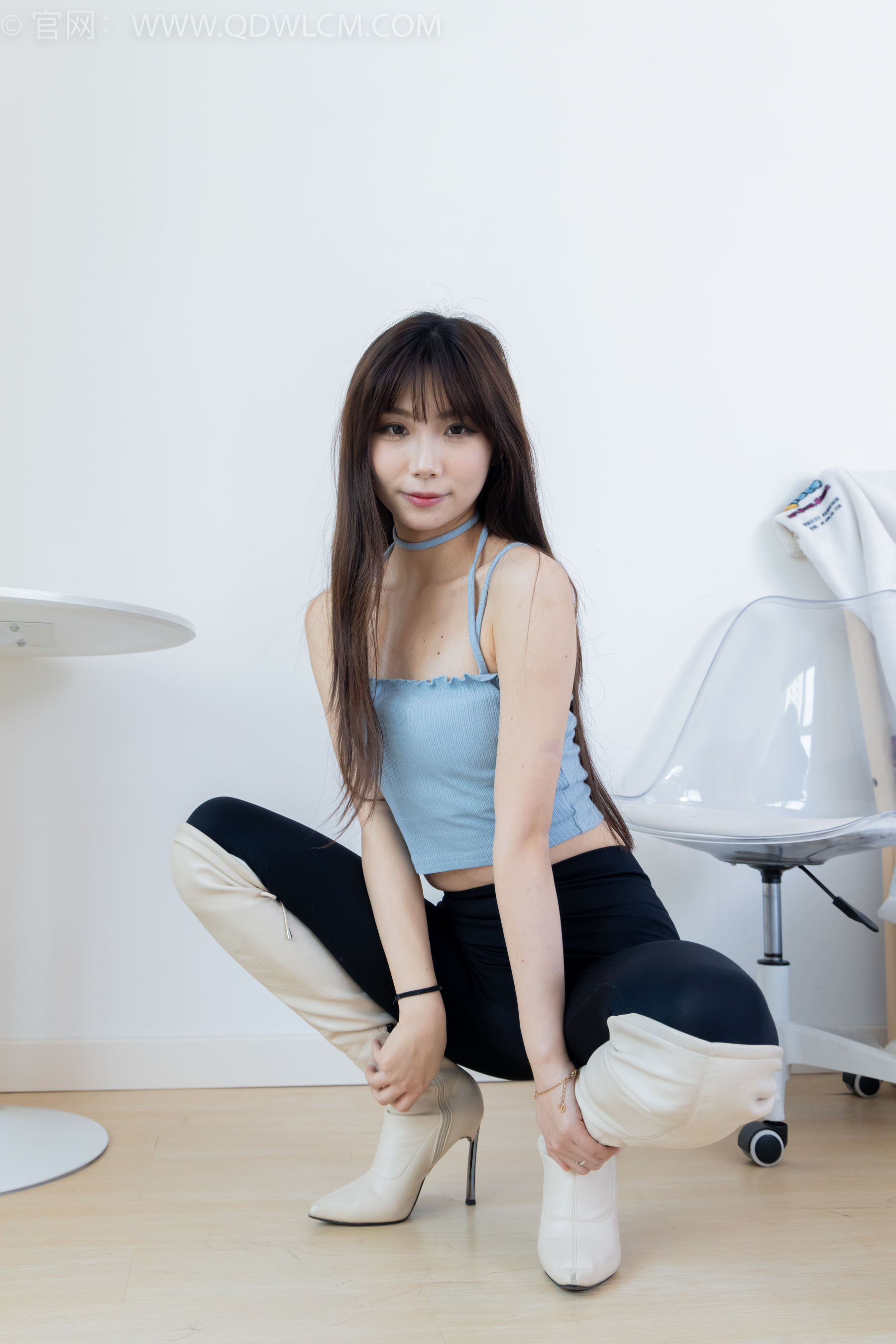 物恋传媒 No.2283 泡泡 - 高跟长靴、卡通白棉袜、裸足/(180P)