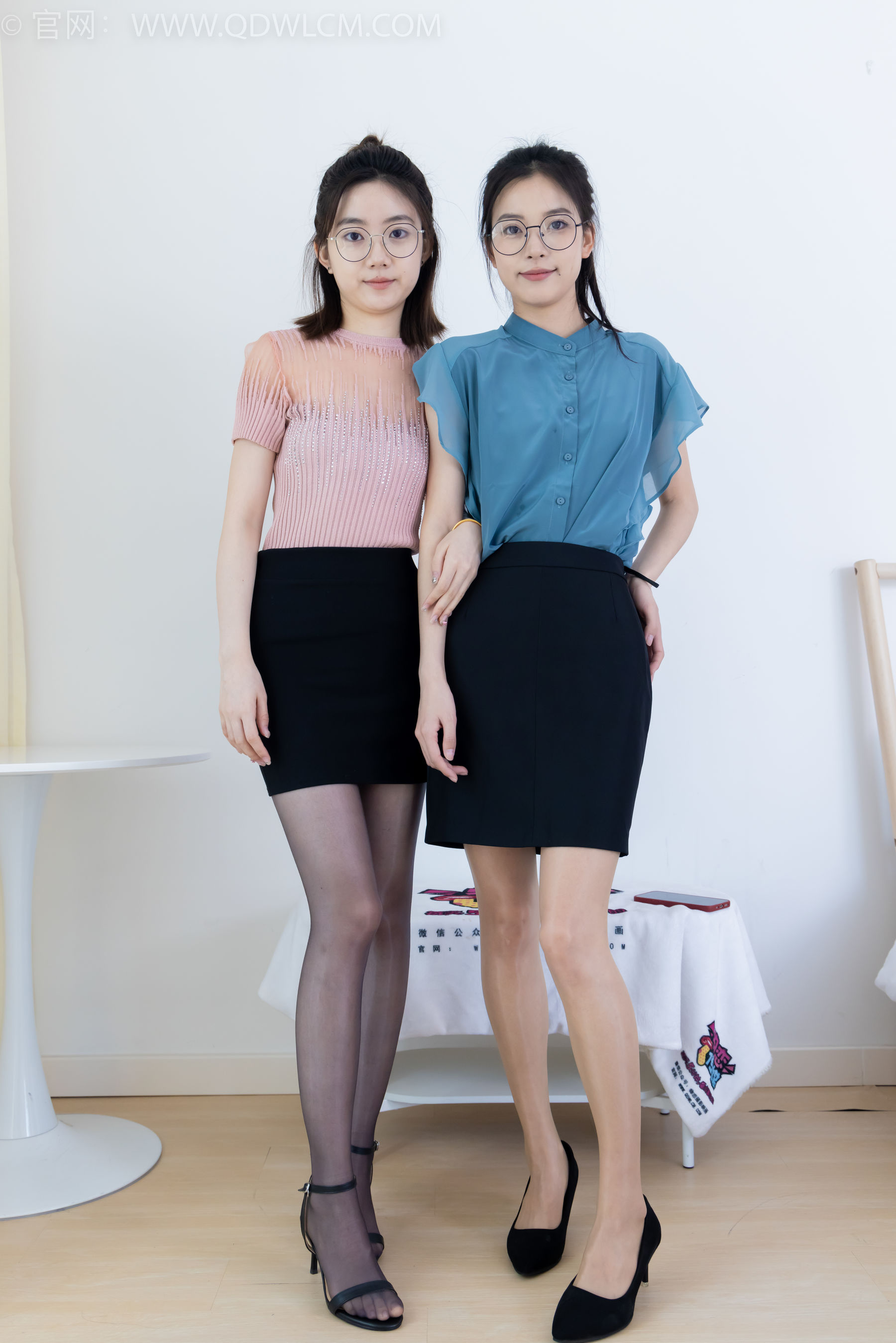 物恋传媒 No.2285 茯苓&欢欢 - 高跟鞋、高跟凉鞋、油亮薄肉丝/(168P)