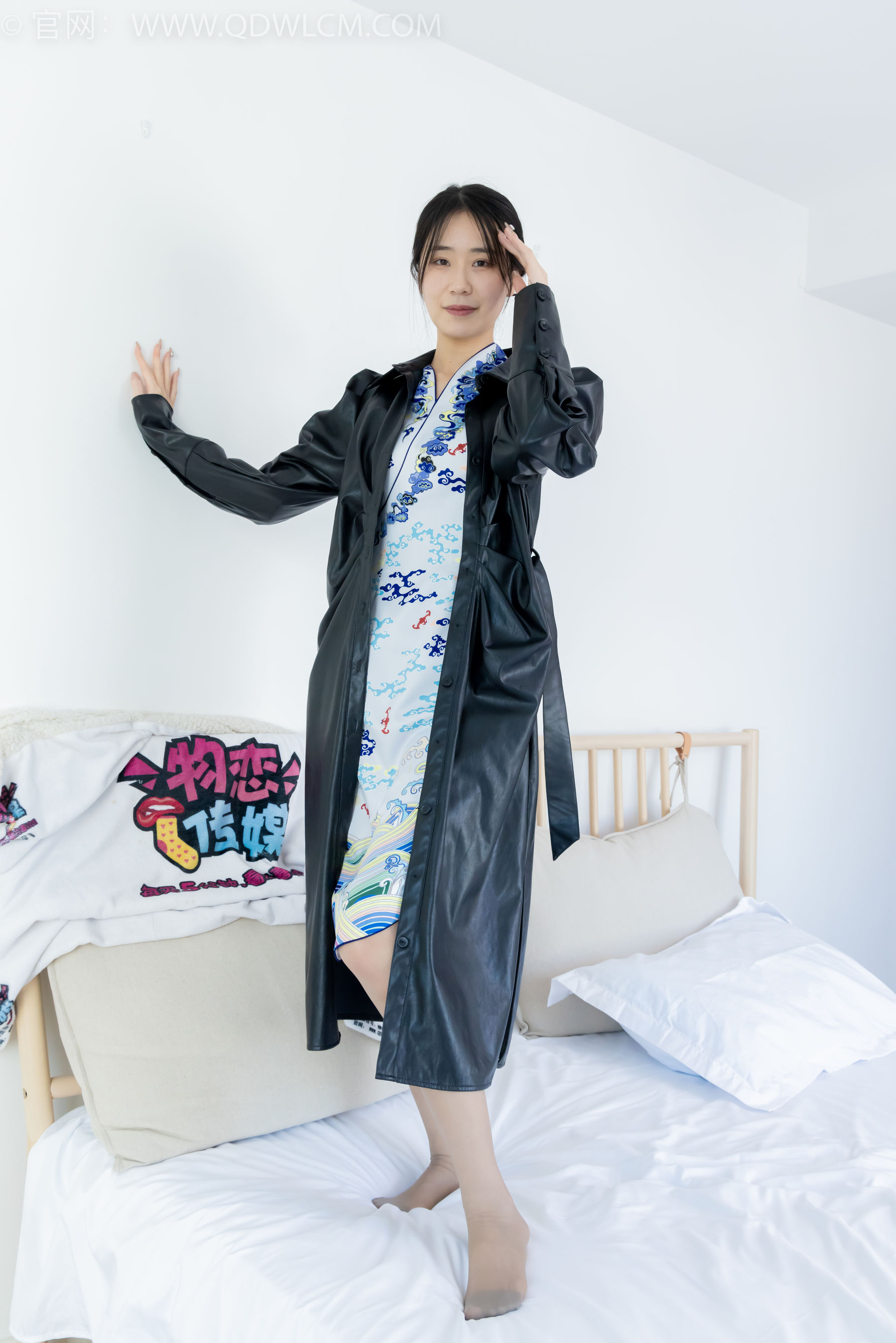 物恋传媒 No.2284 菜菜 - 高跟鞋、薄灰丝、盖被子睡觉剧情/(159P)