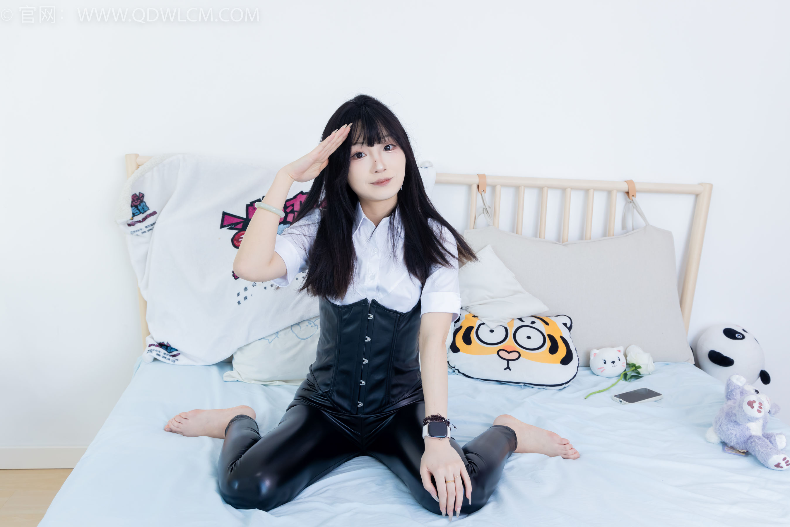 物恋传媒 No.2289 嘟嘟 - 长靴、高跟凉鞋、白棉袜、裸足/(200P)