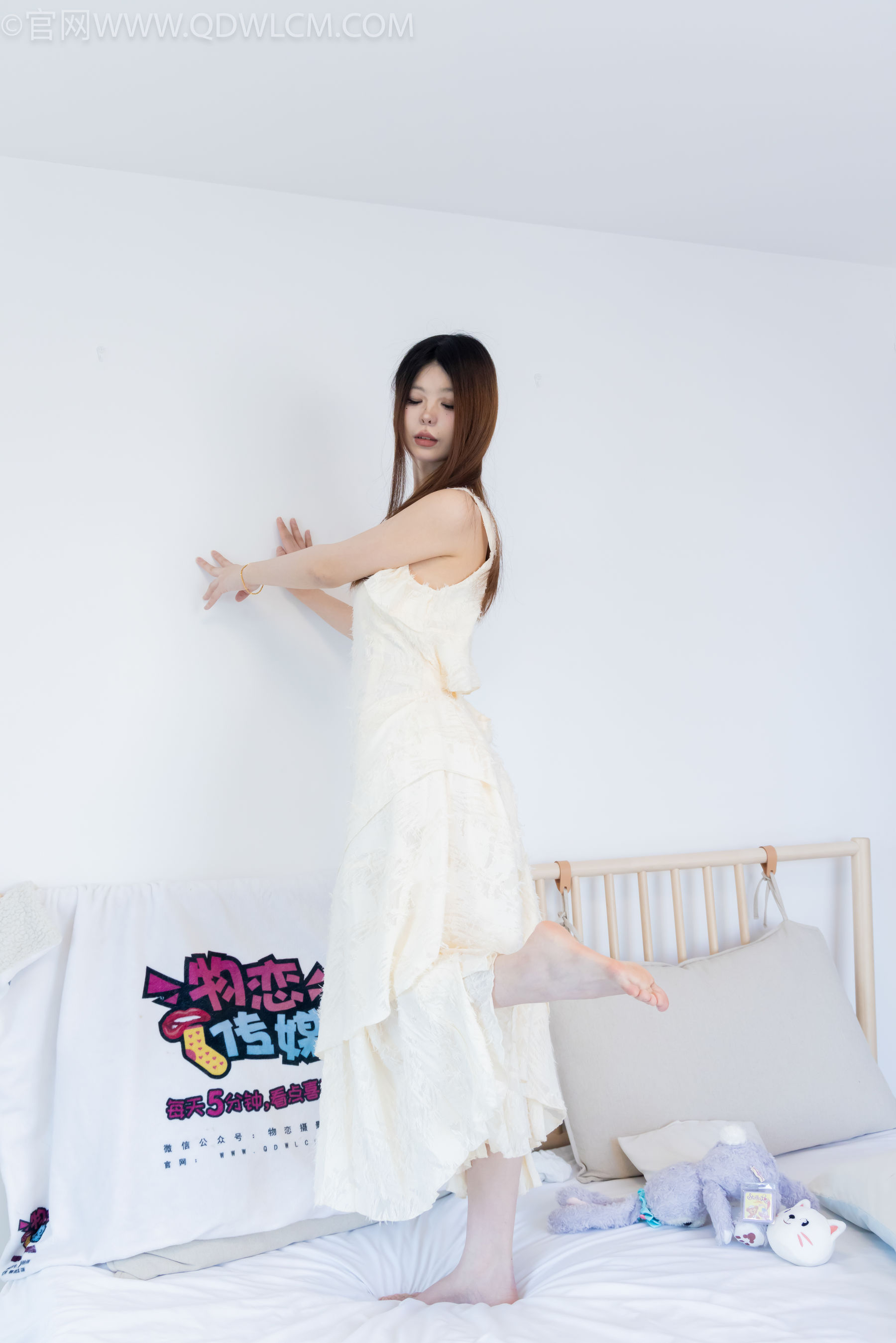 物恋传媒 No.2281 曲奇 - 皮鞋、白棉袜、裸足/(157P)