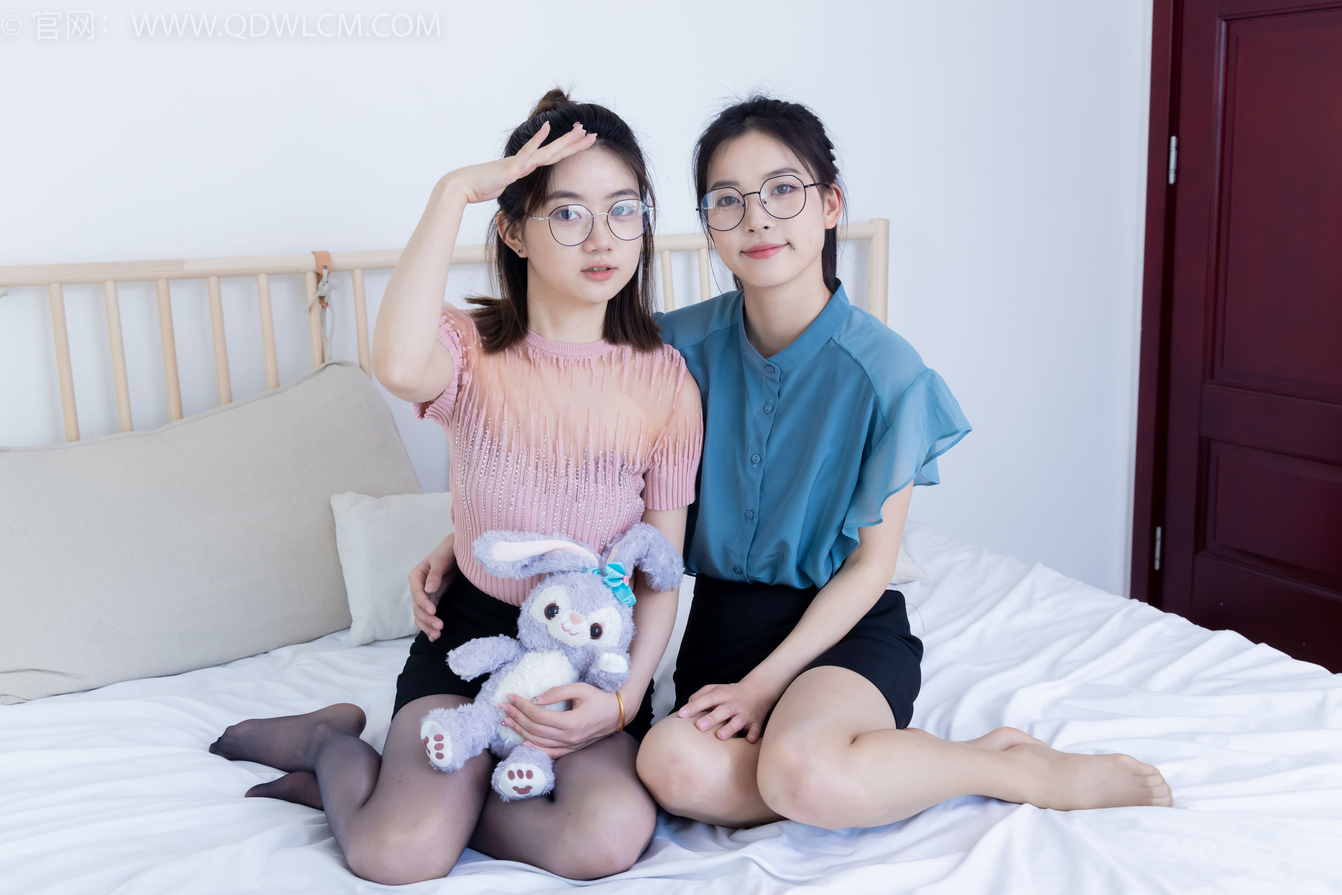 物恋传媒 No.2285 茯苓&欢欢 - 高跟鞋、高跟凉鞋、油亮薄肉丝/(168P)