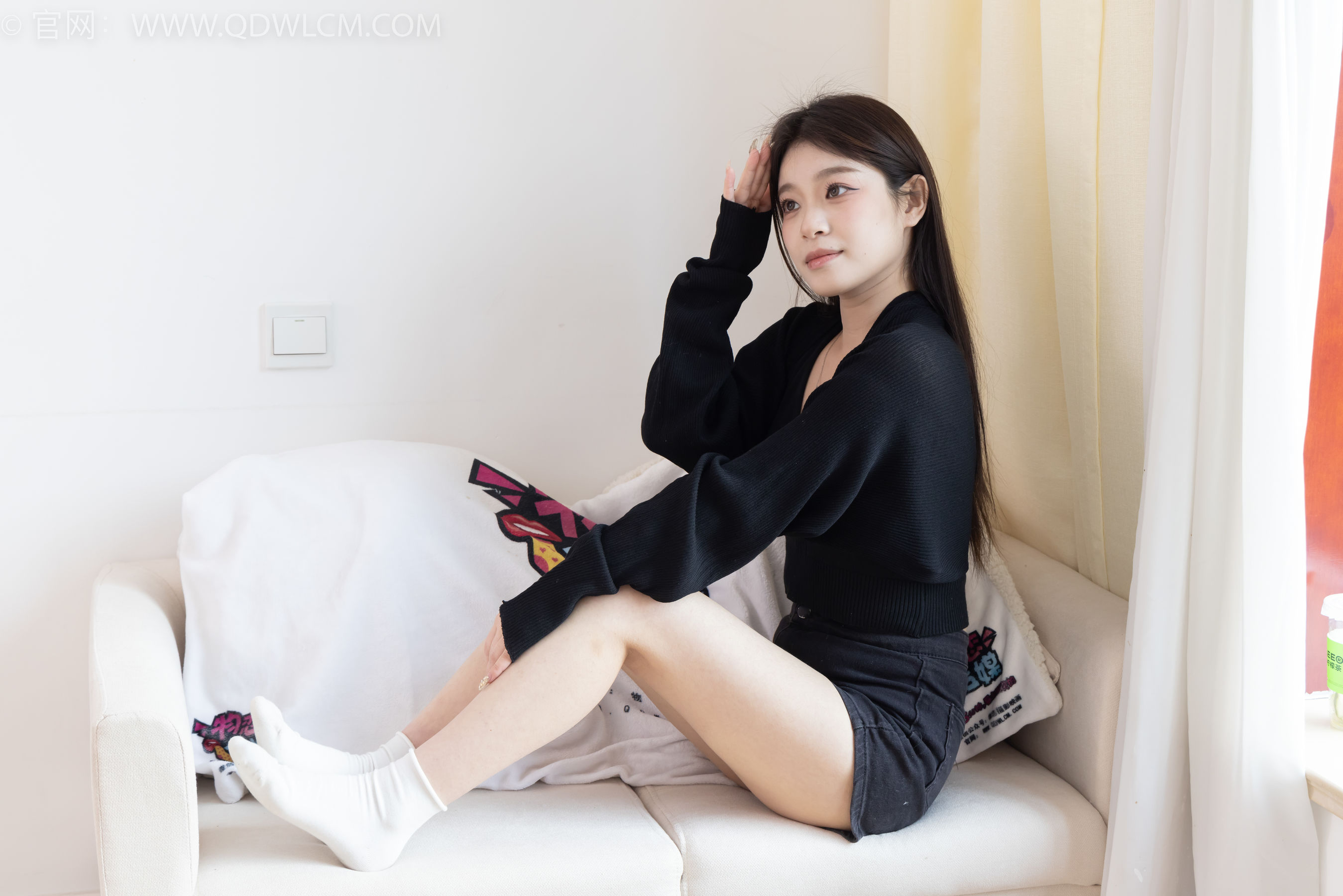 物恋传媒 No.2286 闪闪 - 板鞋、两双自然穿脏白棉袜/(165P)