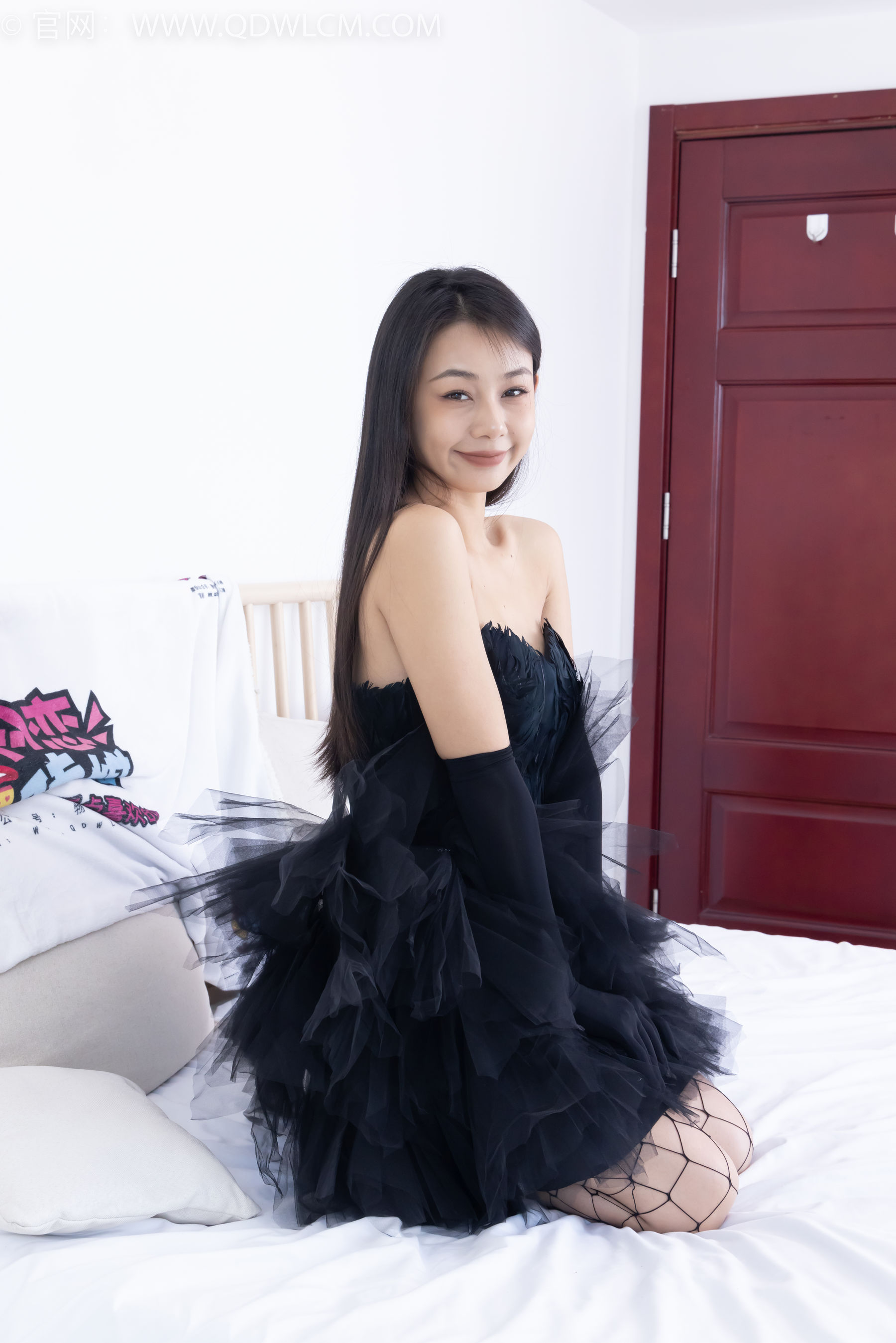 物恋传媒 No.2287 岚岚 - 高跟鞋、黑色网袜、裸足/(220P)