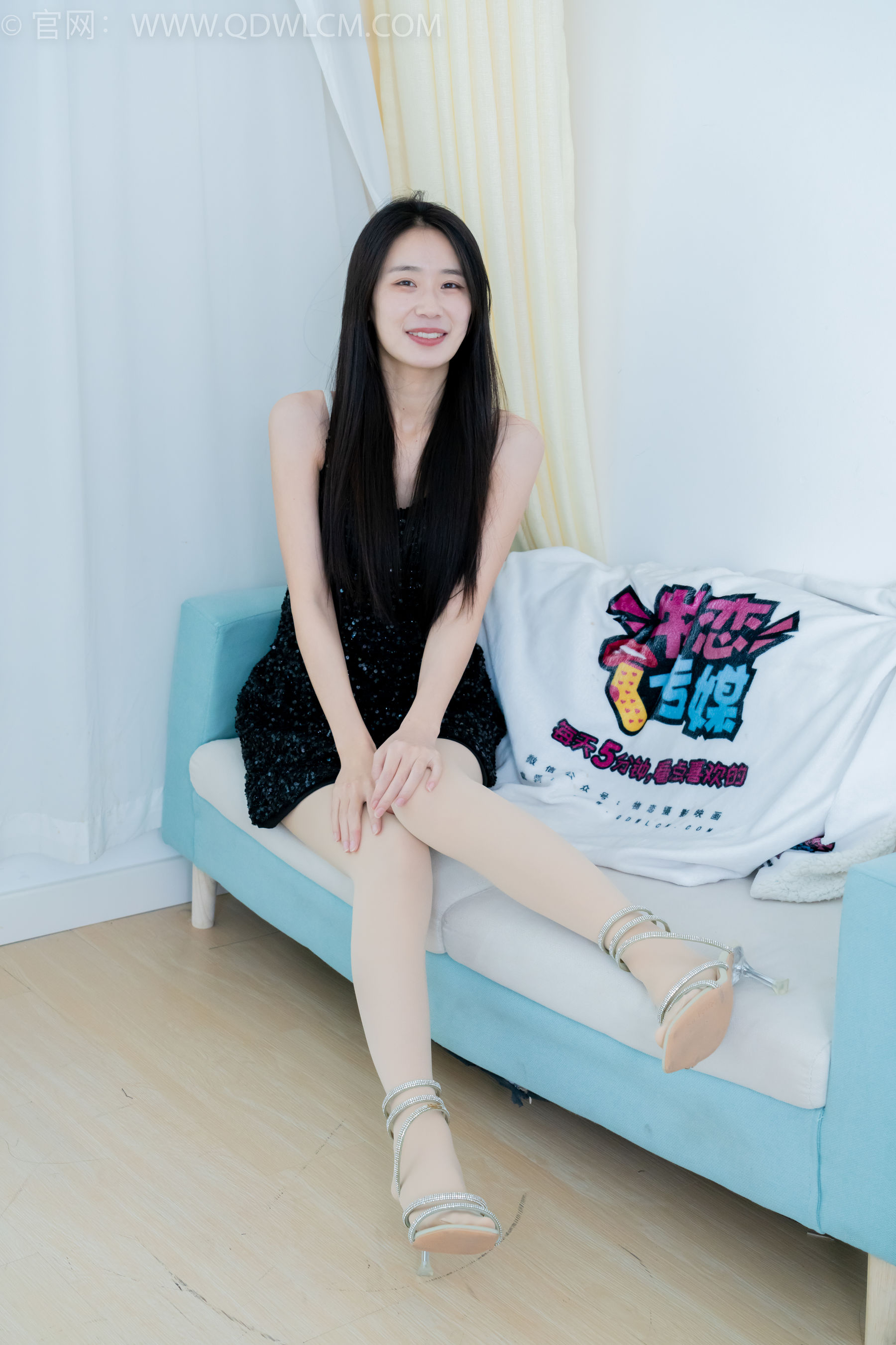 物恋传媒 No.2288 菜菜 - 高跟凉鞋、平底鞋、厚肉丝、油亮薄肉丝/(200P)