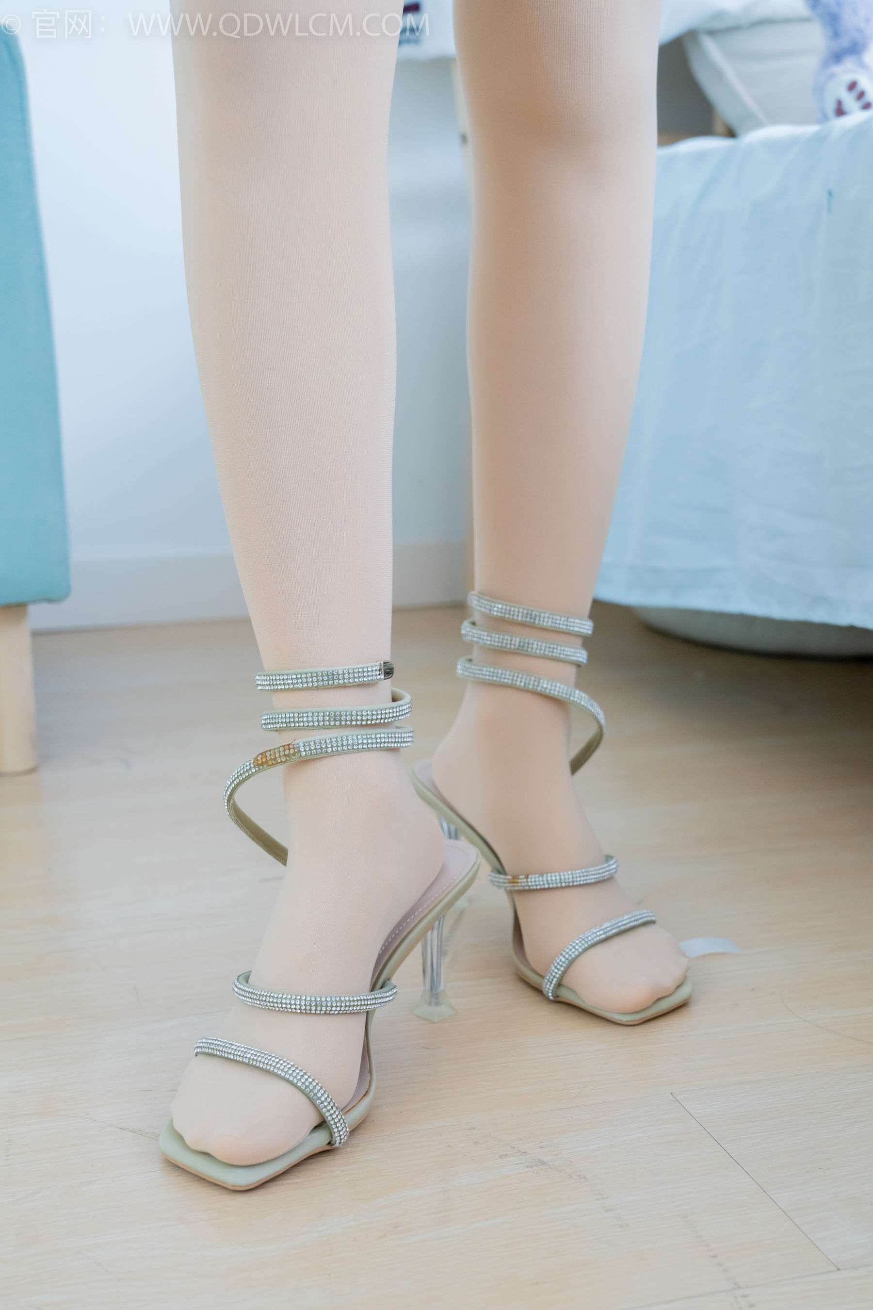 物恋传媒 No.2288 菜菜 - 高跟凉鞋、平底鞋、厚肉丝、油亮薄肉丝/(200P)