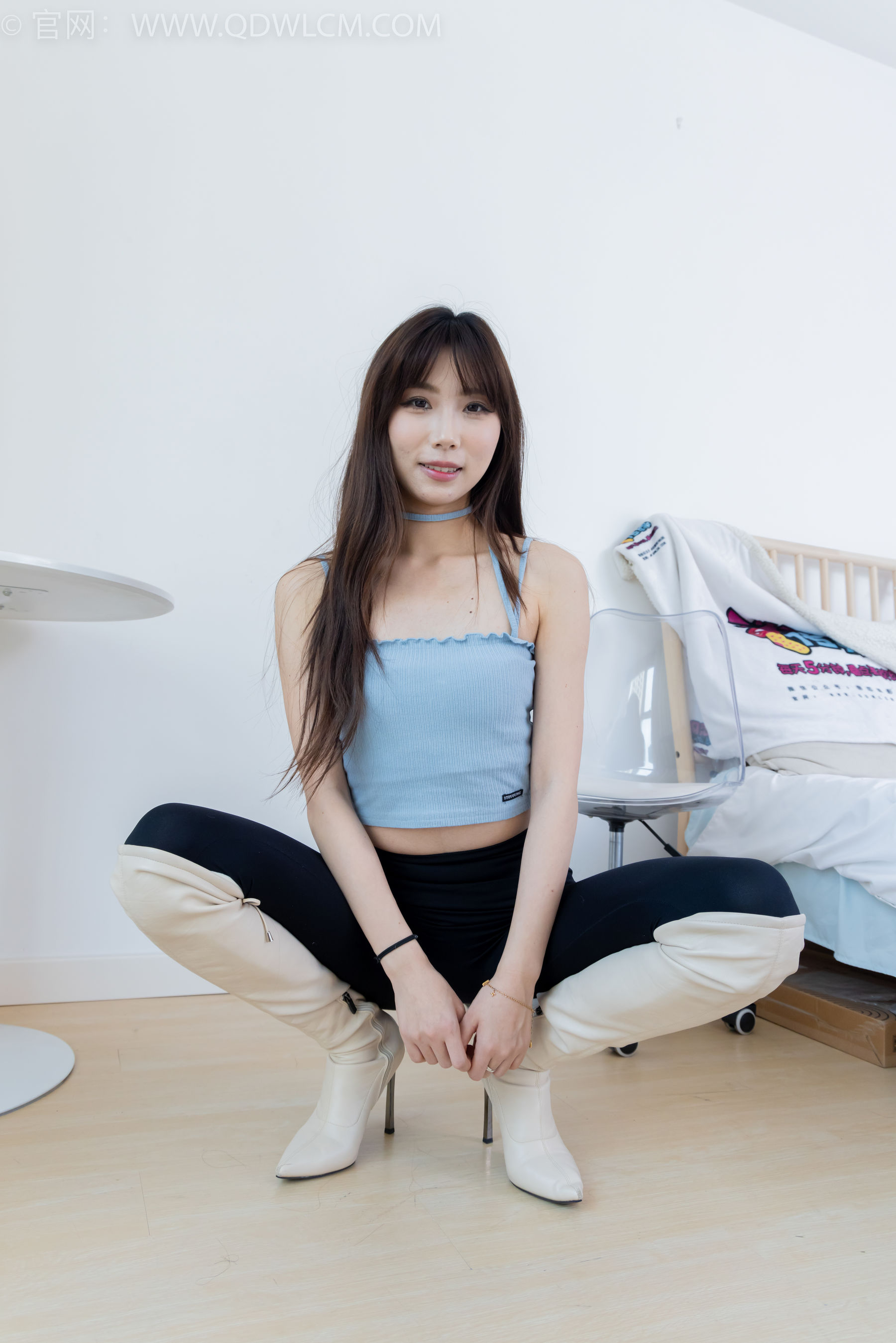 物恋传媒 No.2283 泡泡 - 高跟长靴、卡通白棉袜、裸足/(180P)