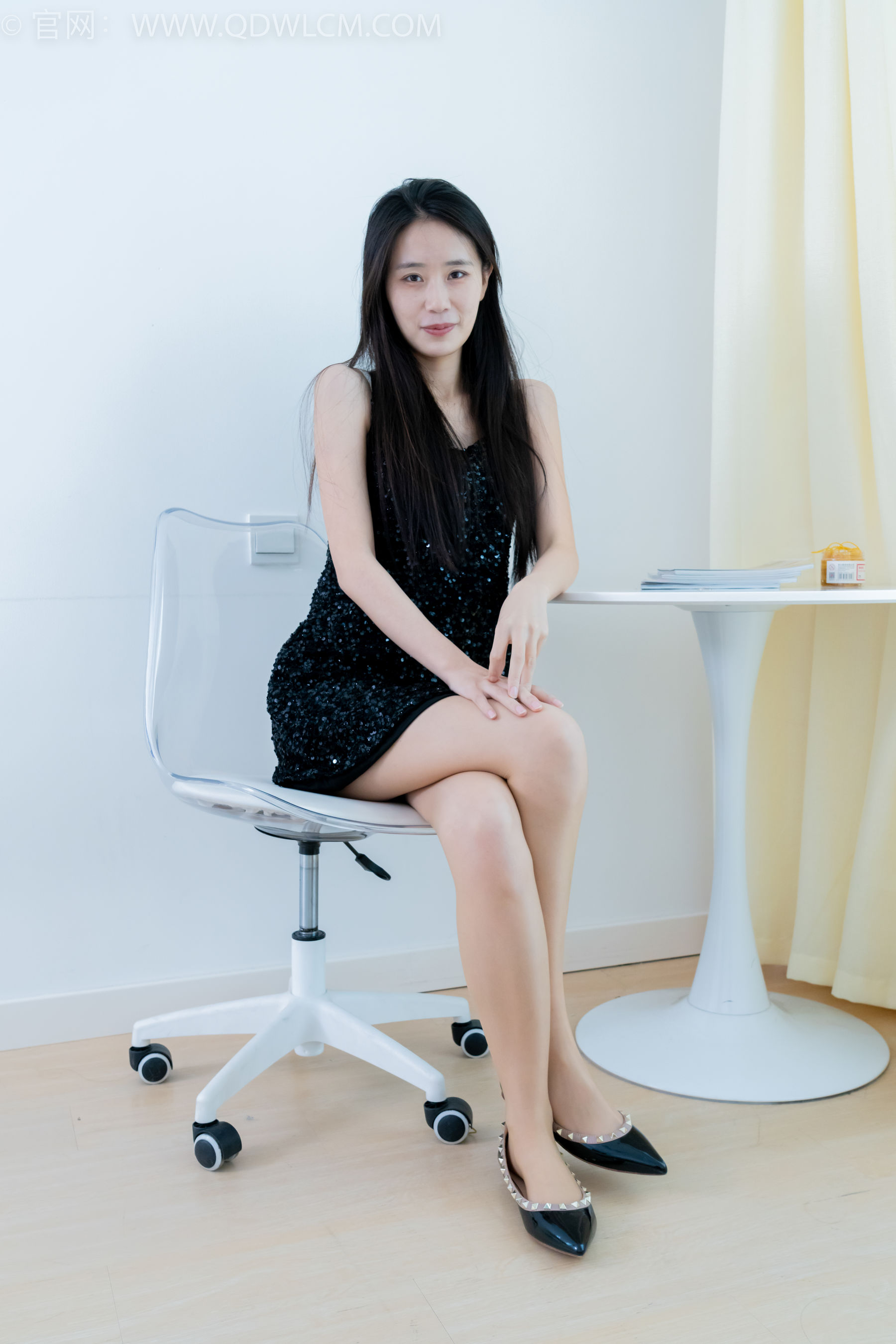 物恋传媒 No.2288 菜菜 - 高跟凉鞋、平底鞋、厚肉丝、油亮薄肉丝/(200P)