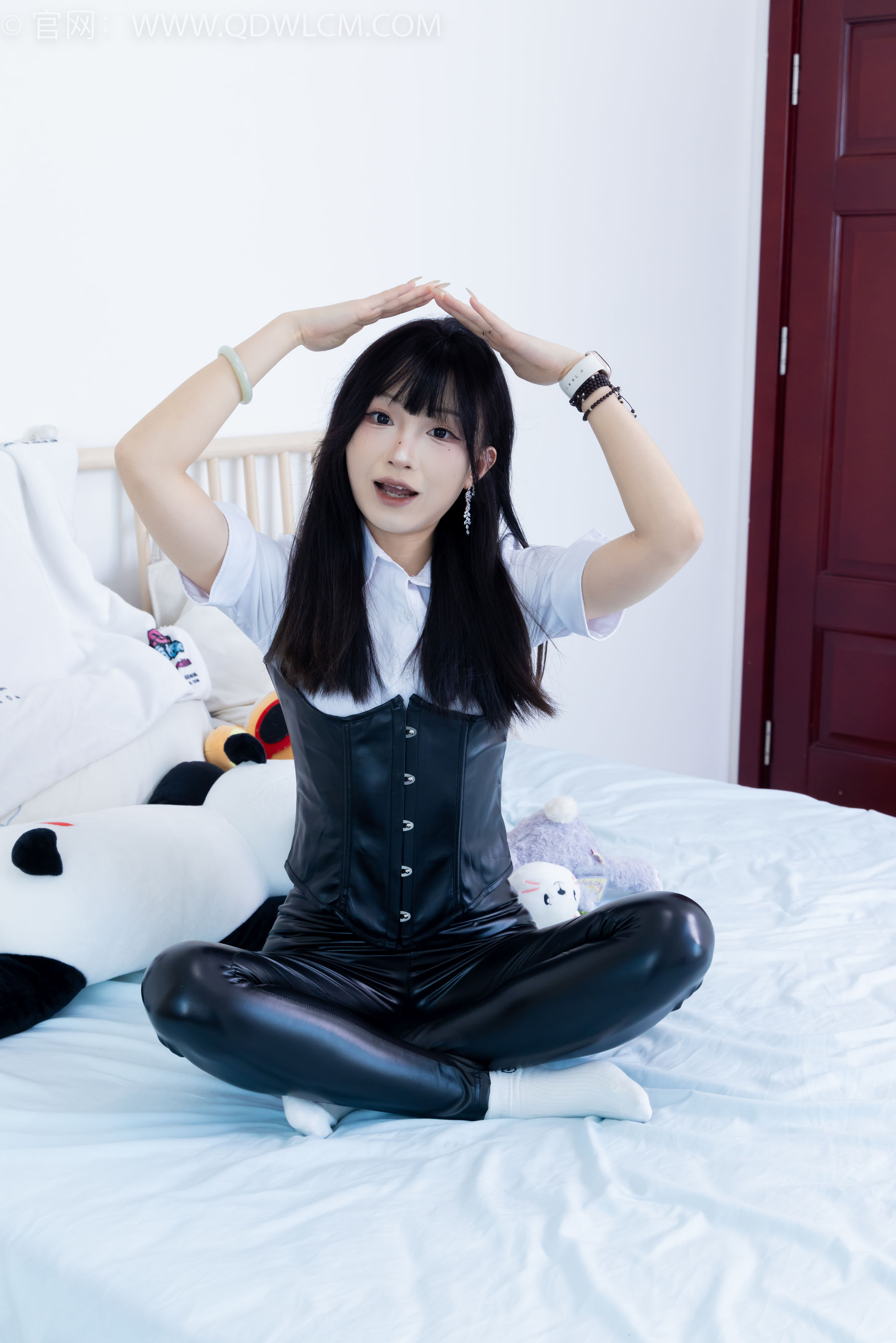 物恋传媒 No.2289 嘟嘟 - 长靴、高跟凉鞋、白棉袜、裸足/(200P)