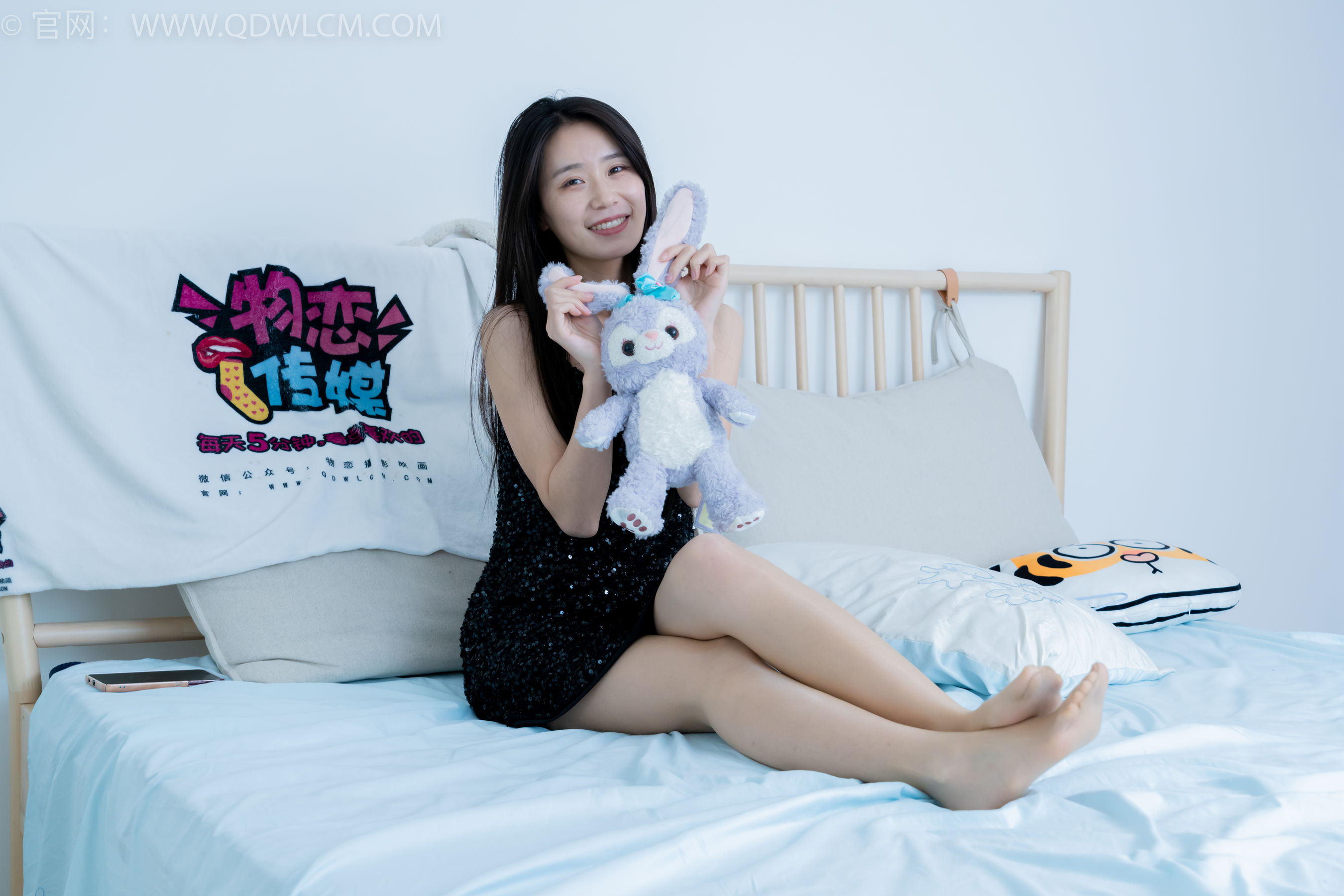 物恋传媒 No.2288 菜菜 - 高跟凉鞋、平底鞋、厚肉丝、油亮薄肉丝/(200P)