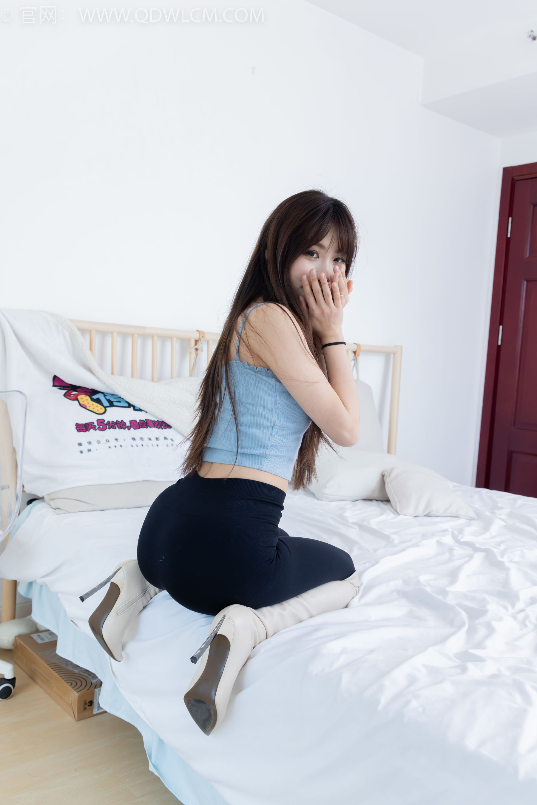 物恋传媒 No.2283 泡泡 - 高跟长靴、卡通白棉袜、裸足/(180P)