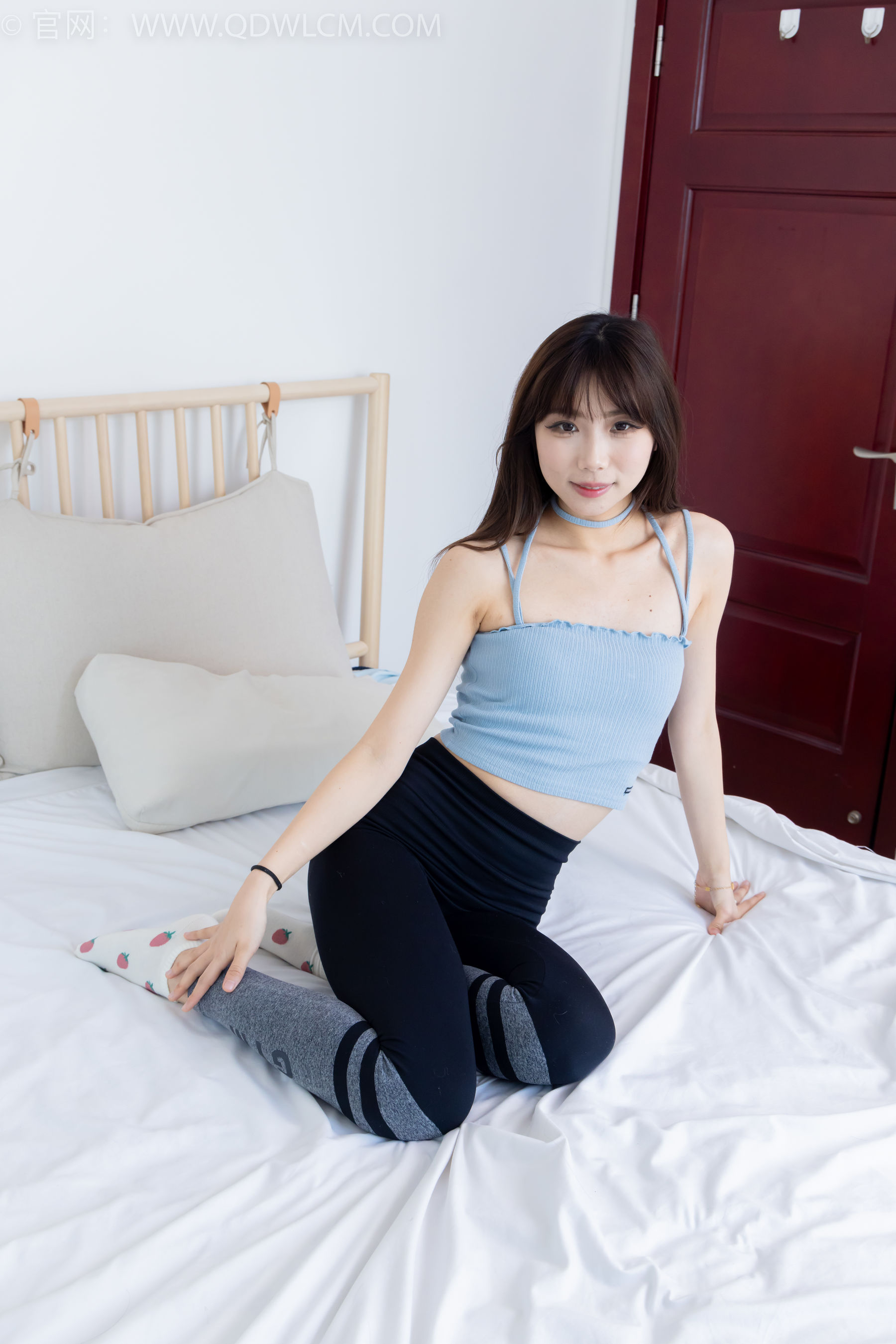 物恋传媒 No.2283 泡泡 - 高跟长靴、卡通白棉袜、裸足/(180P)