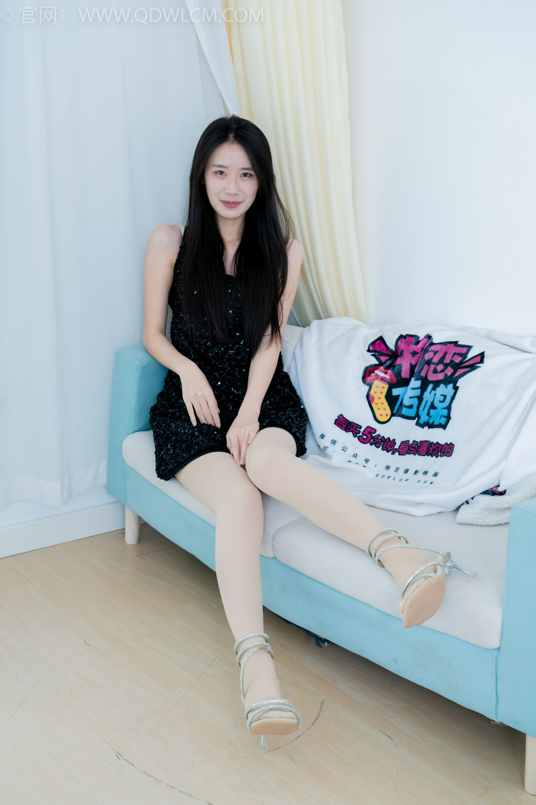 物恋传媒 No.2288 菜菜 - 高跟凉鞋、平底鞋、厚肉丝、油亮薄肉丝/(200P)