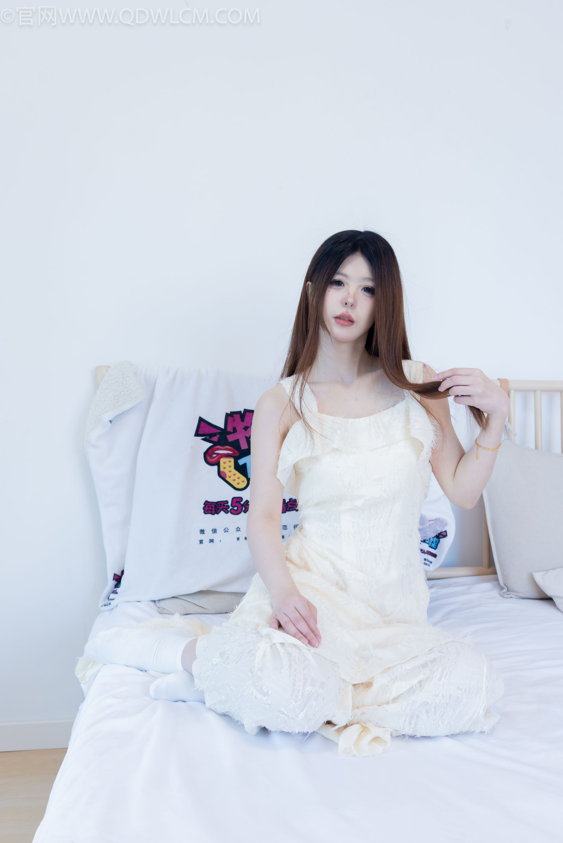 物恋传媒 No.2281 曲奇 - 皮鞋、白棉袜、裸足/(157P)